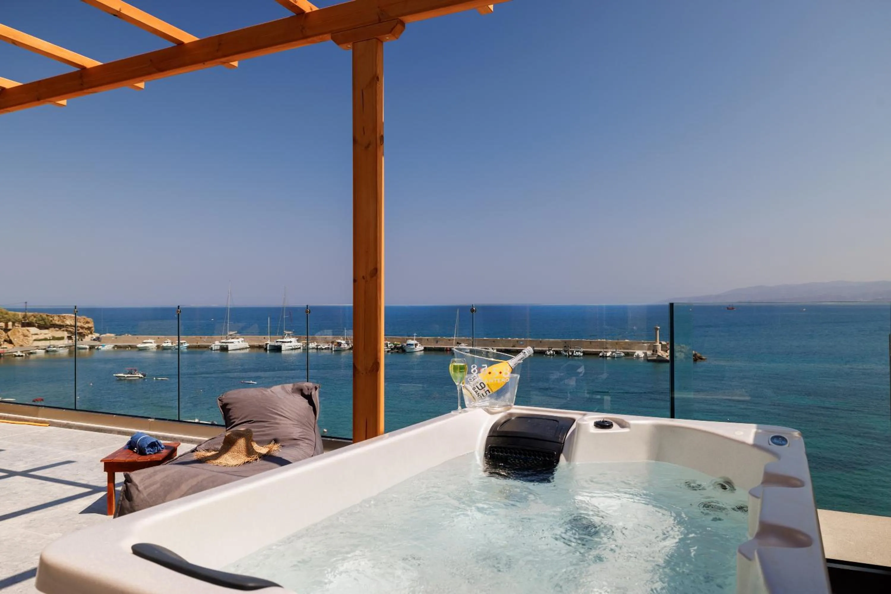 Hot Tub in Soho SeaFront Suites