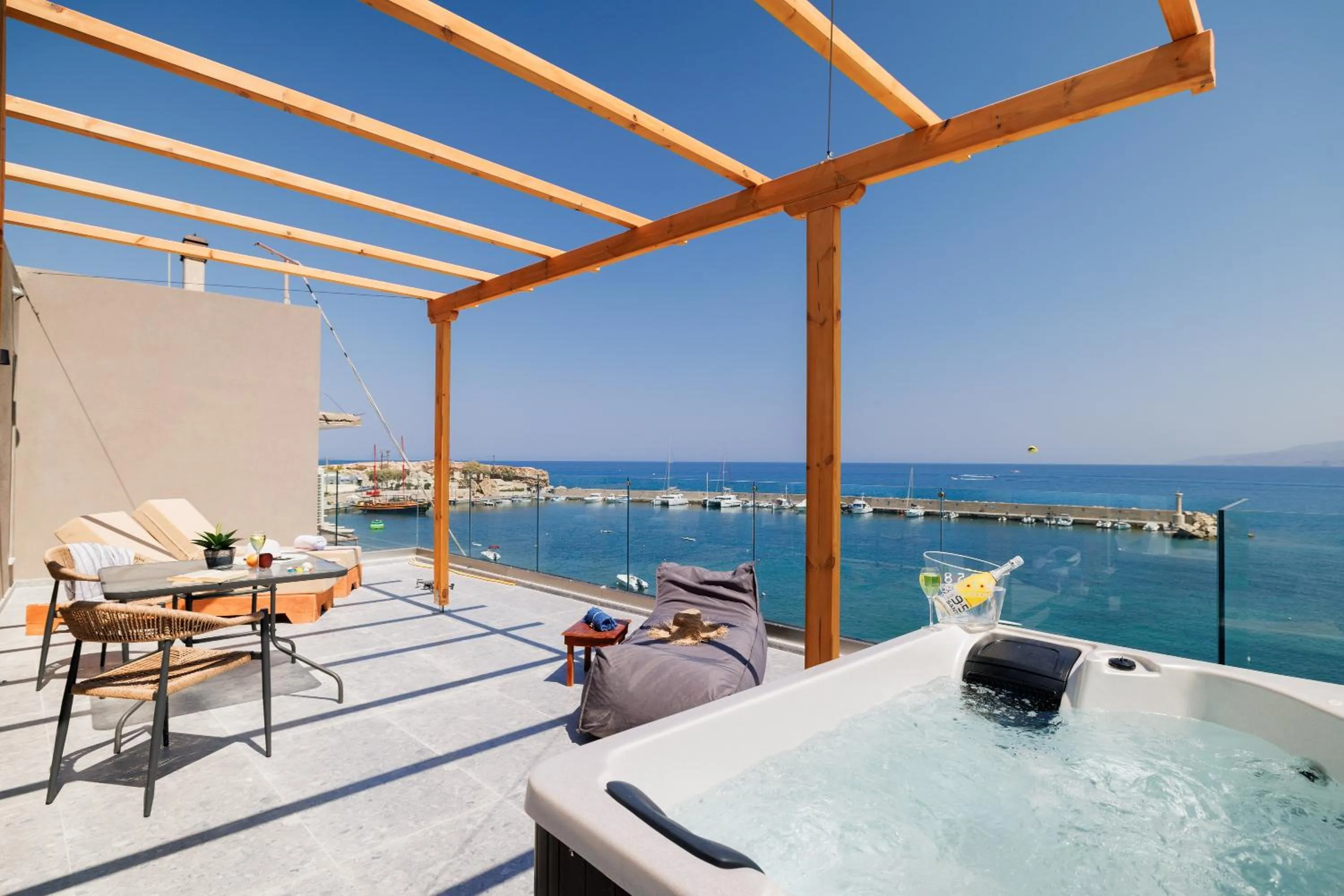 Hot Tub in Soho SeaFront Suites