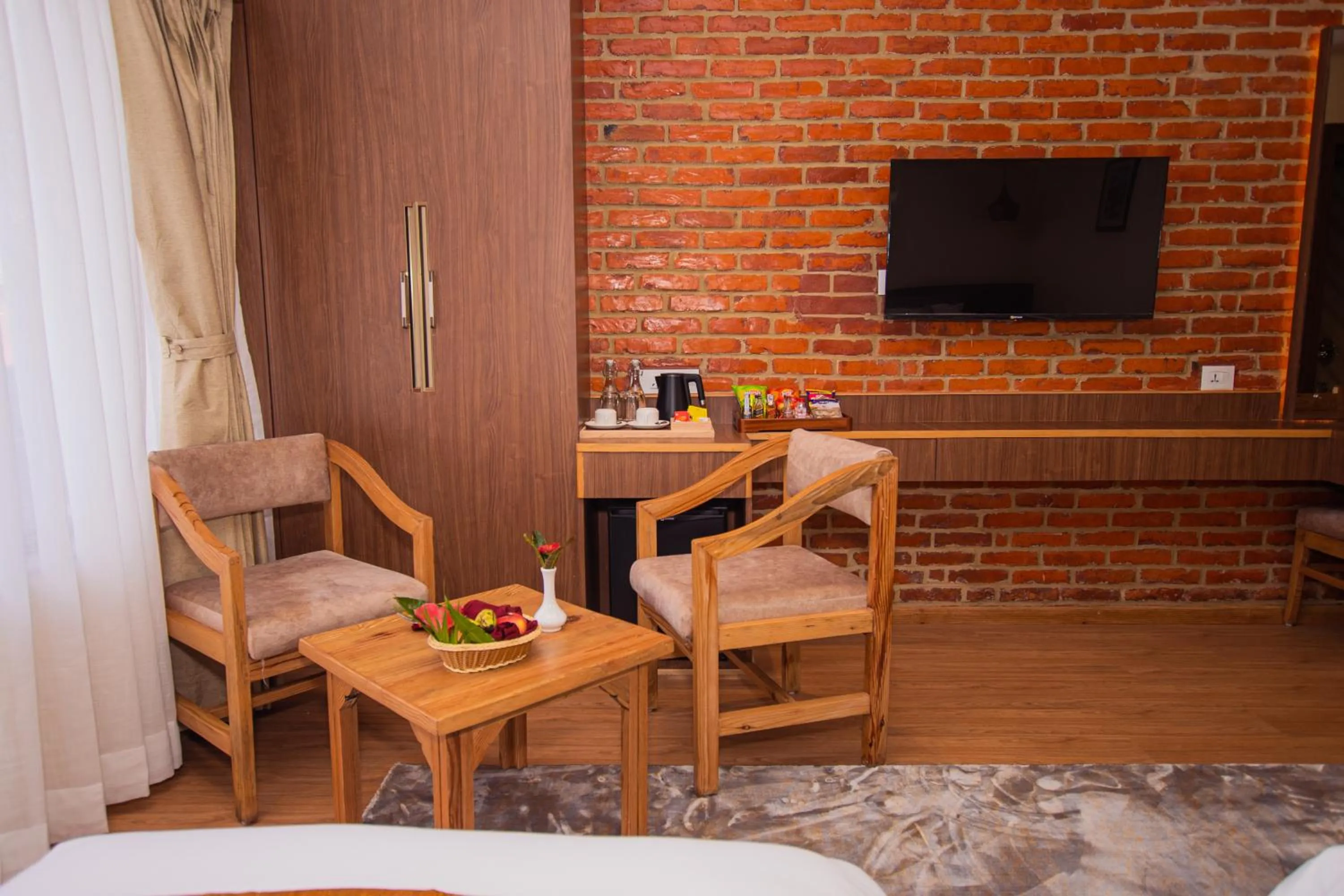 TV and multimedia in Temple Himalaya Hotel & Spa