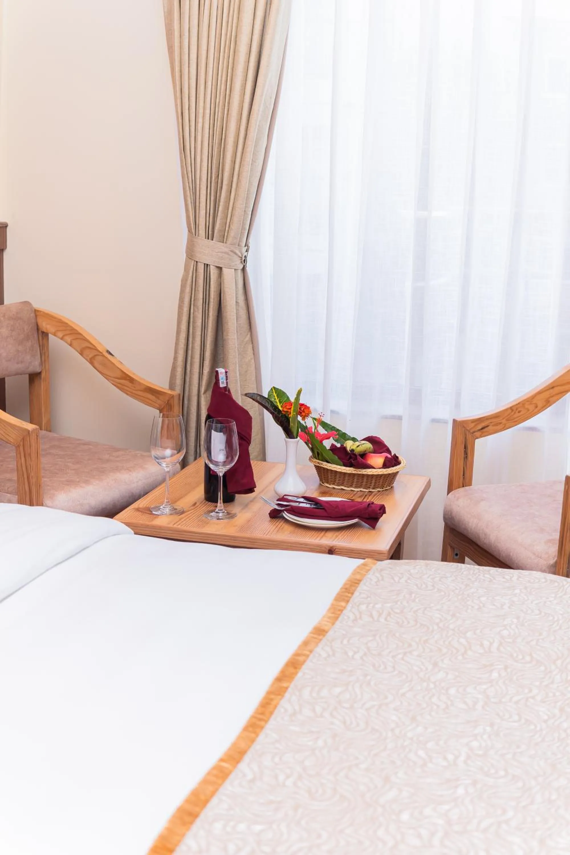 Food and drinks, Bed in Temple Himalaya Hotel & Spa