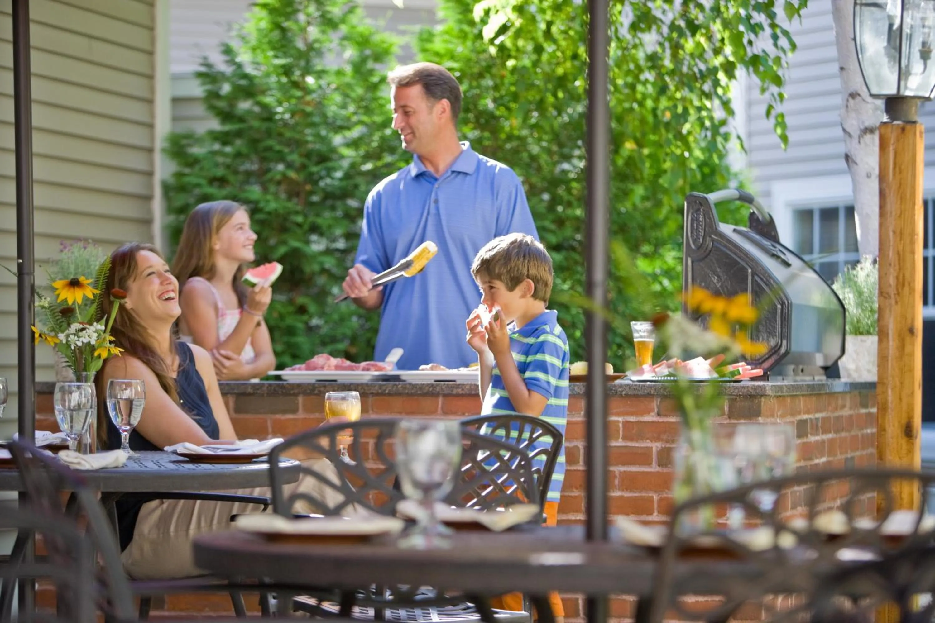 BBQ facilities in Green Mountain Suites Hotel
