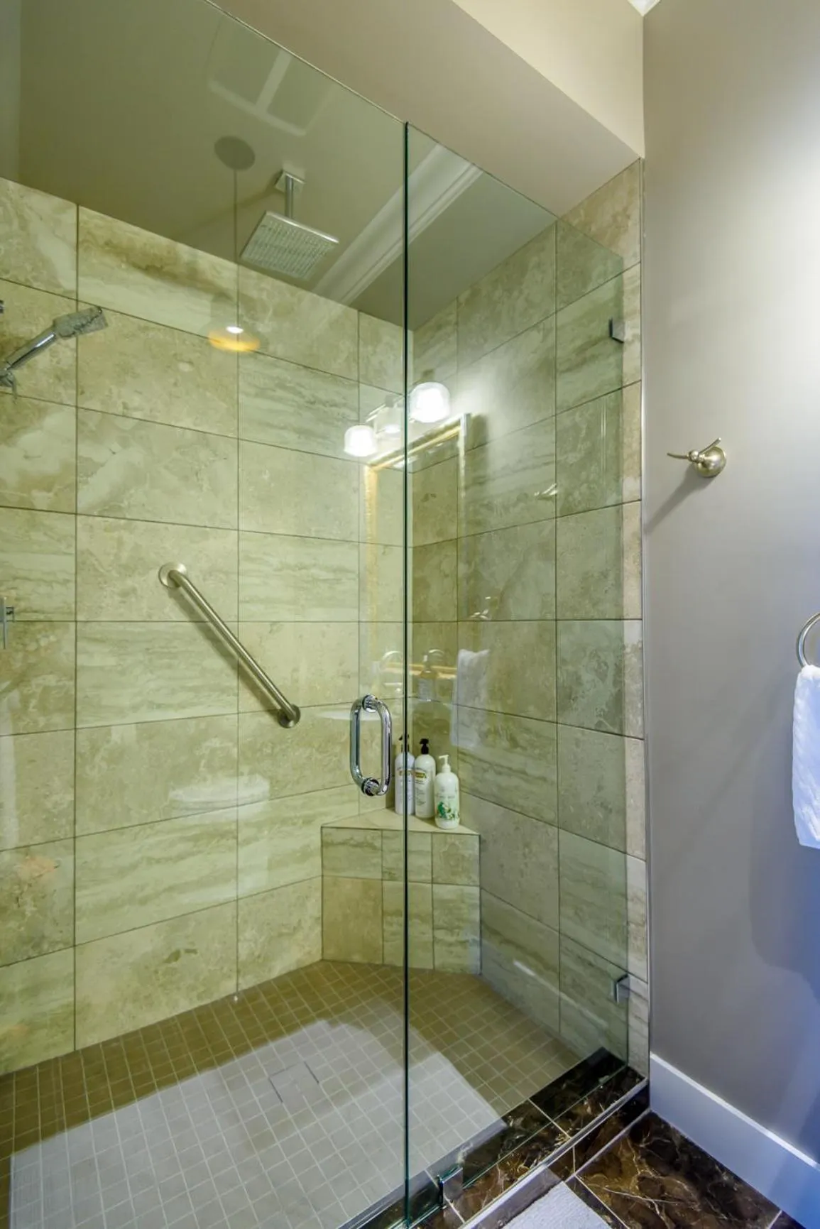 Brookside Inn Boutique Hotel