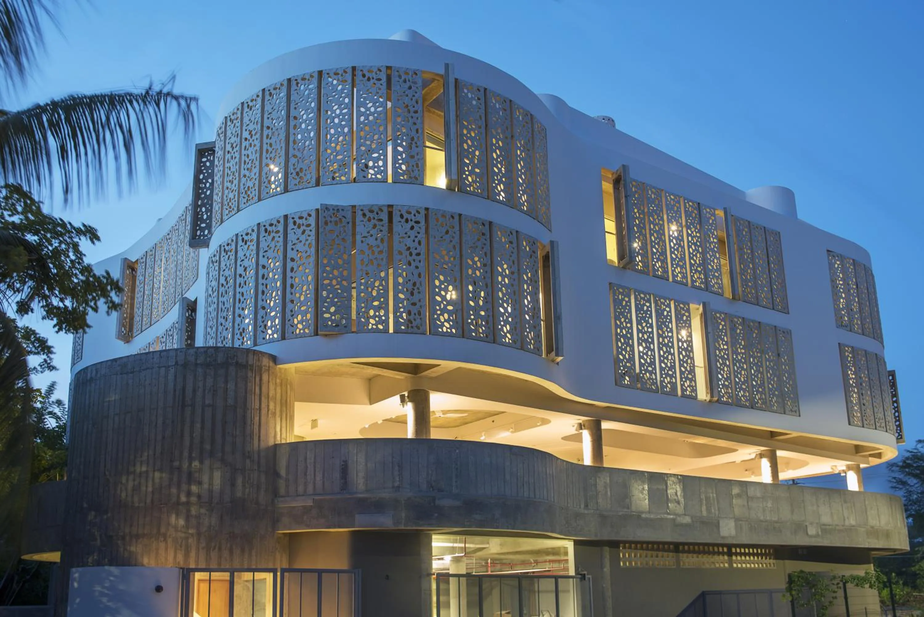 Facade/entrance in El Blok