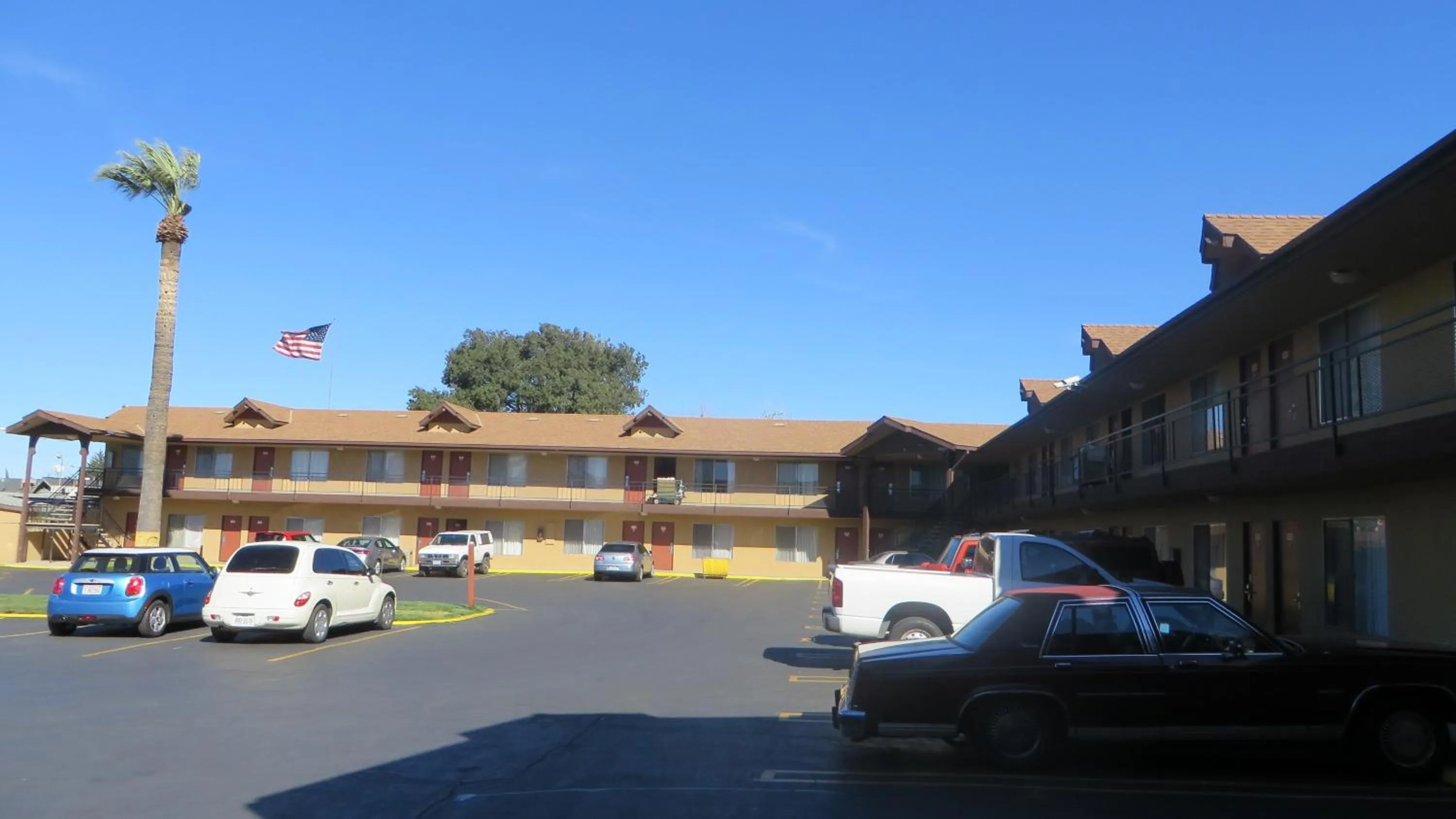 Facade/entrance in Hotel Salina Beaumont CA