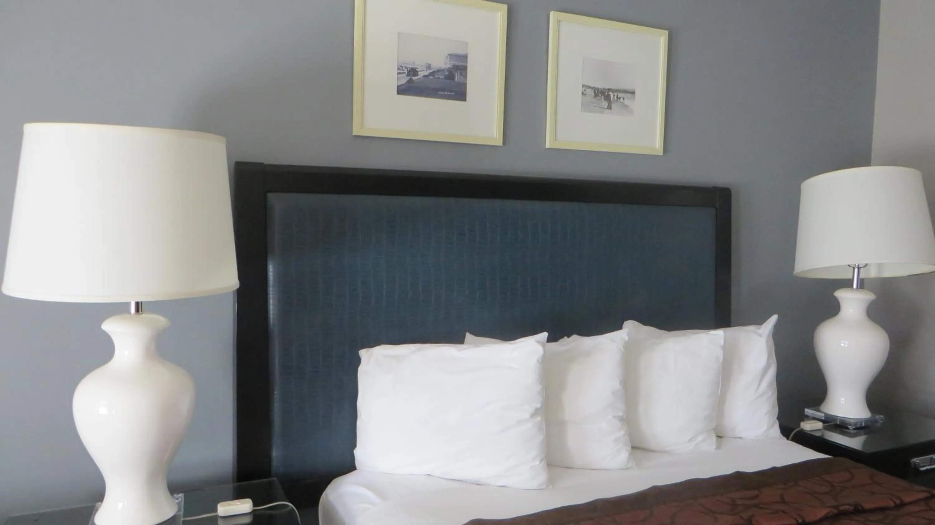 Bed in Hotel Salina Beaumont CA