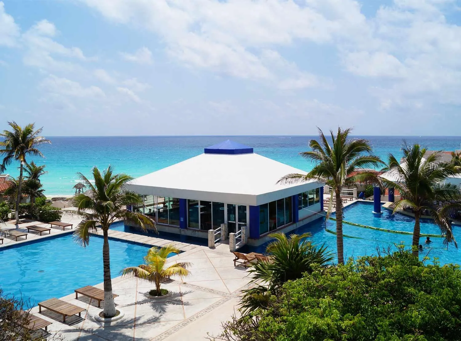 Day, Swimming Pool in Apartment Ocean Front Cancun