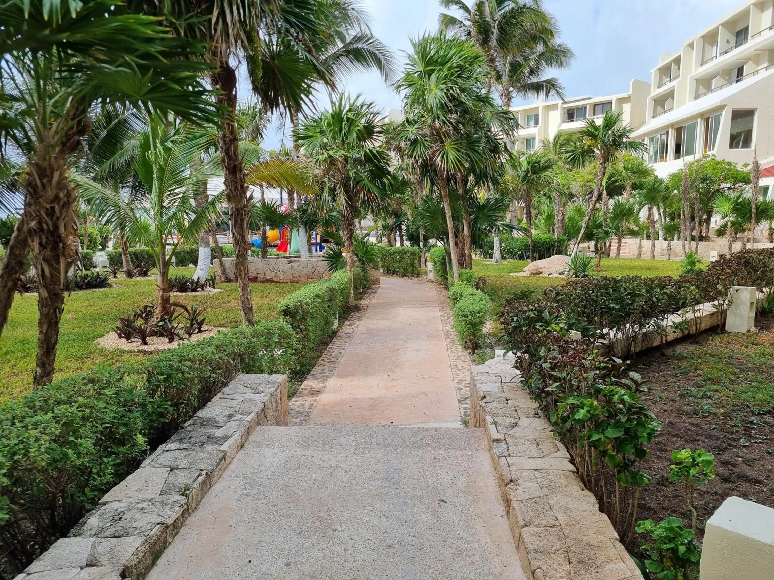 Swimming pool, Garden in Apartment Ocean Front Cancun