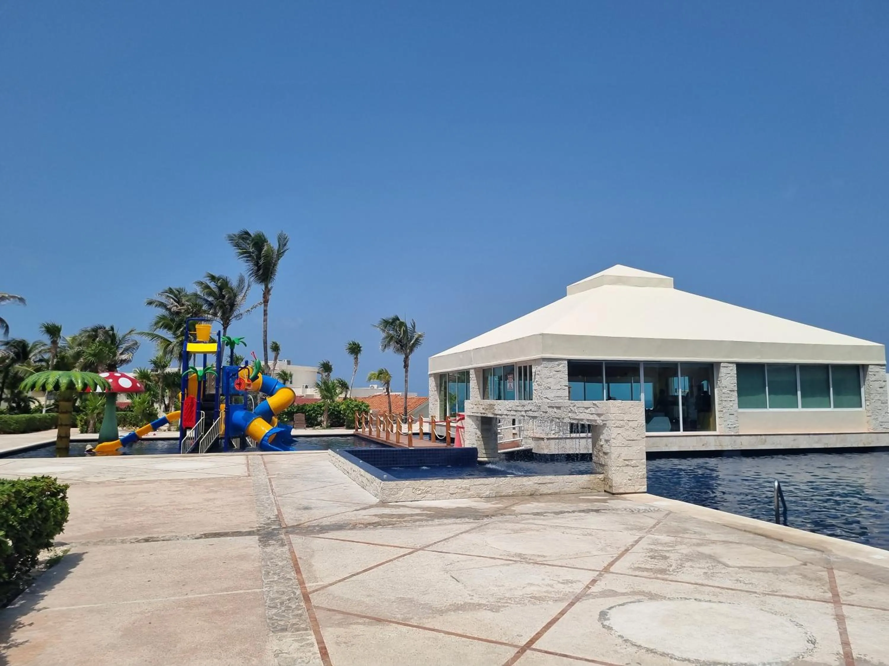Swimming pool in Apartment Ocean Front Cancun