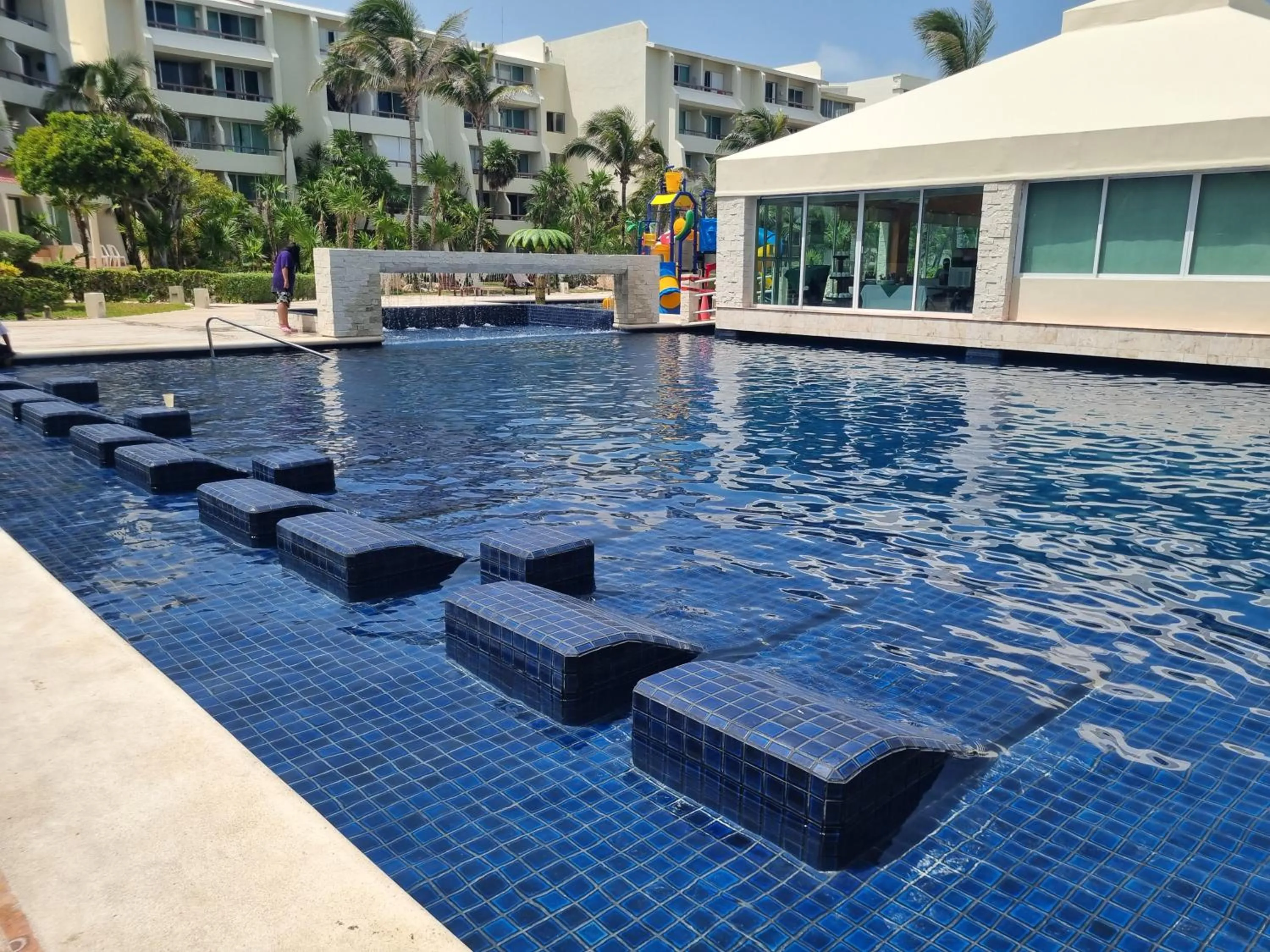 Swimming Pool in Apartment Ocean Front Cancun