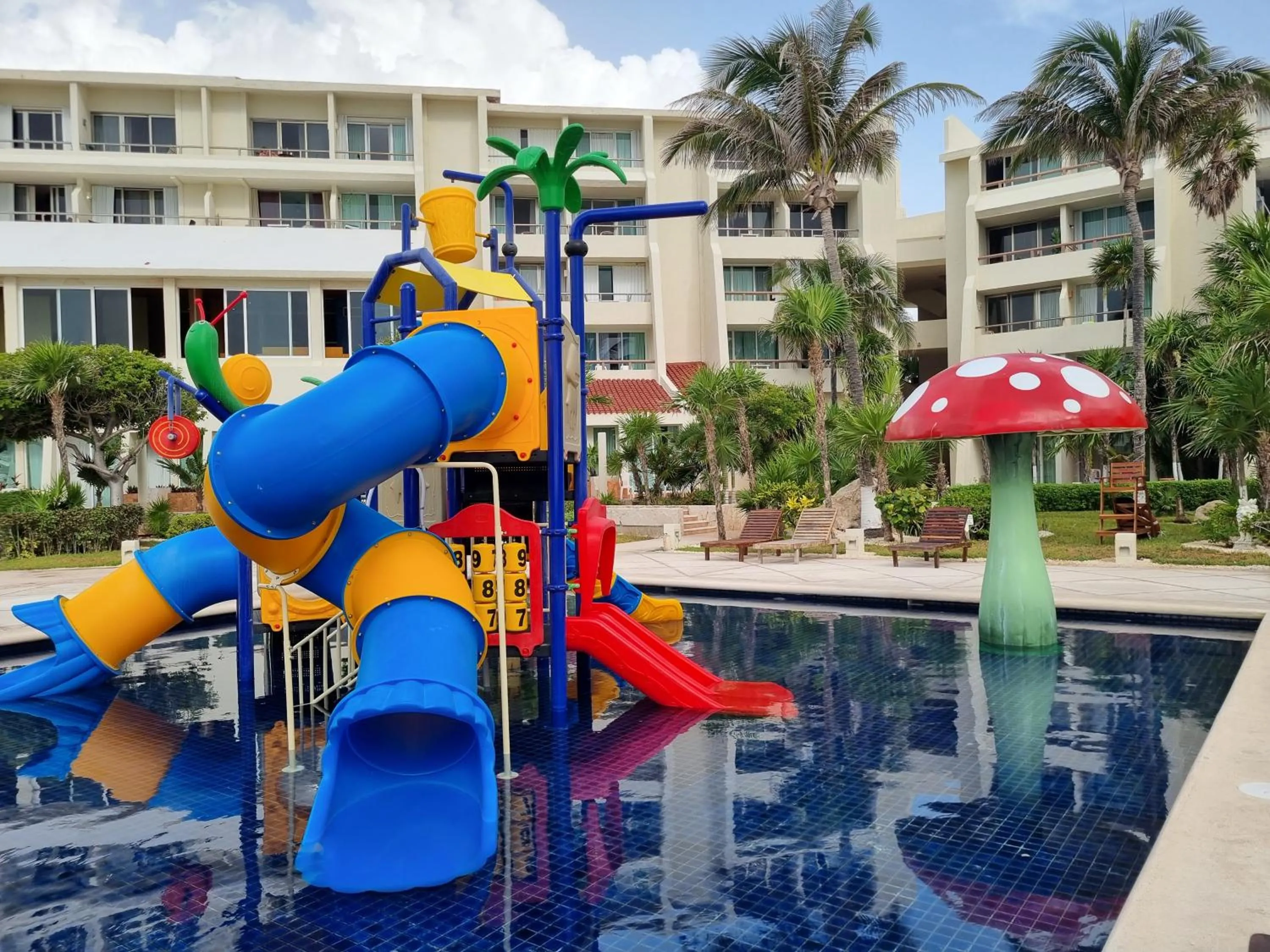 Swimming pool, Water Park in Apartment Ocean Front Cancun