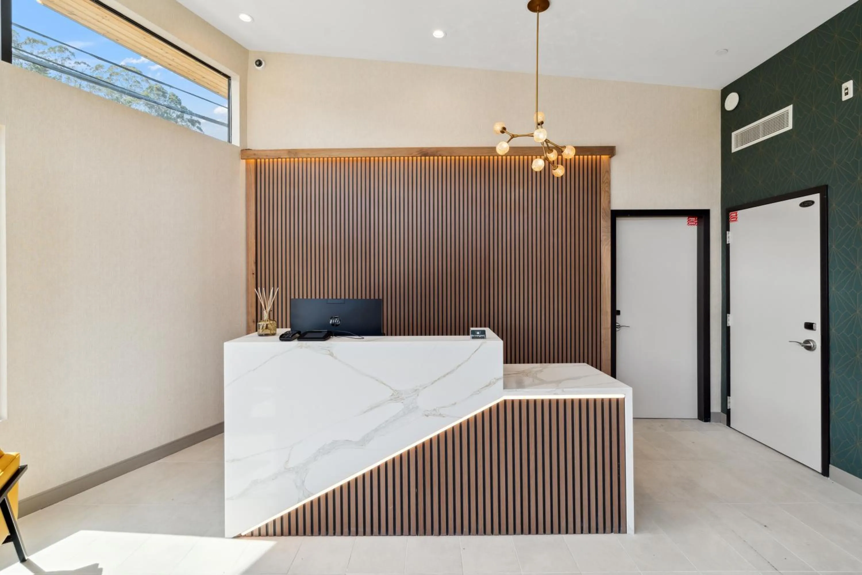 Lobby or reception, Bed in The Evergreen