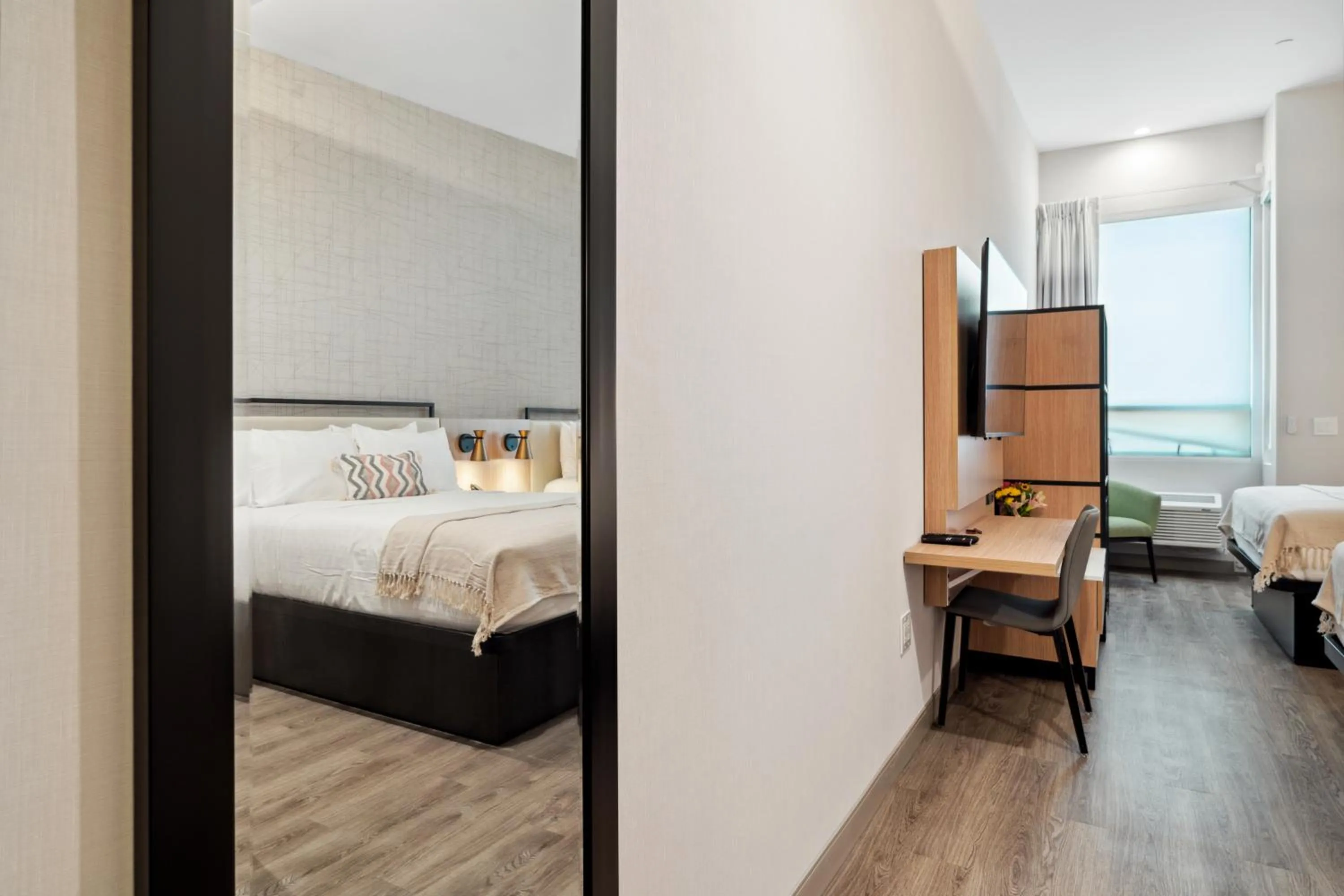 Bedroom, Bed in The Evergreen