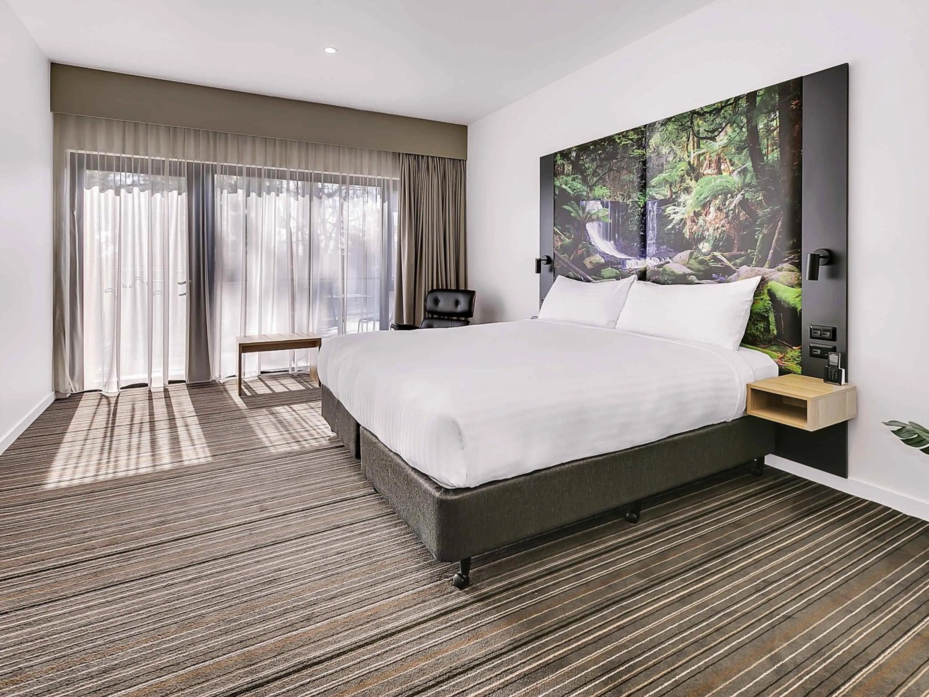 Property building, Bed in Mercure Launceston