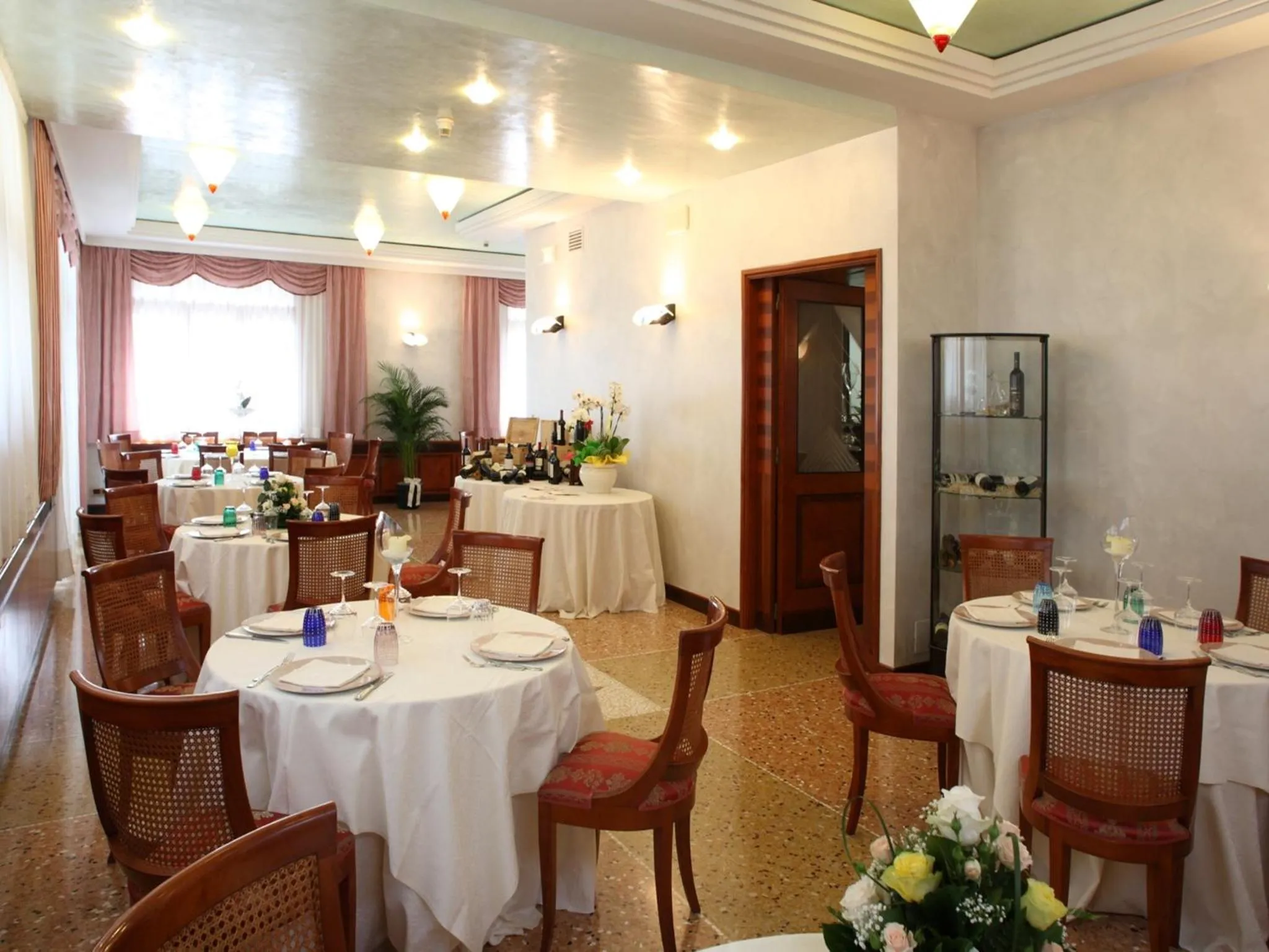 Restaurant/places to eat in Hotel Cima