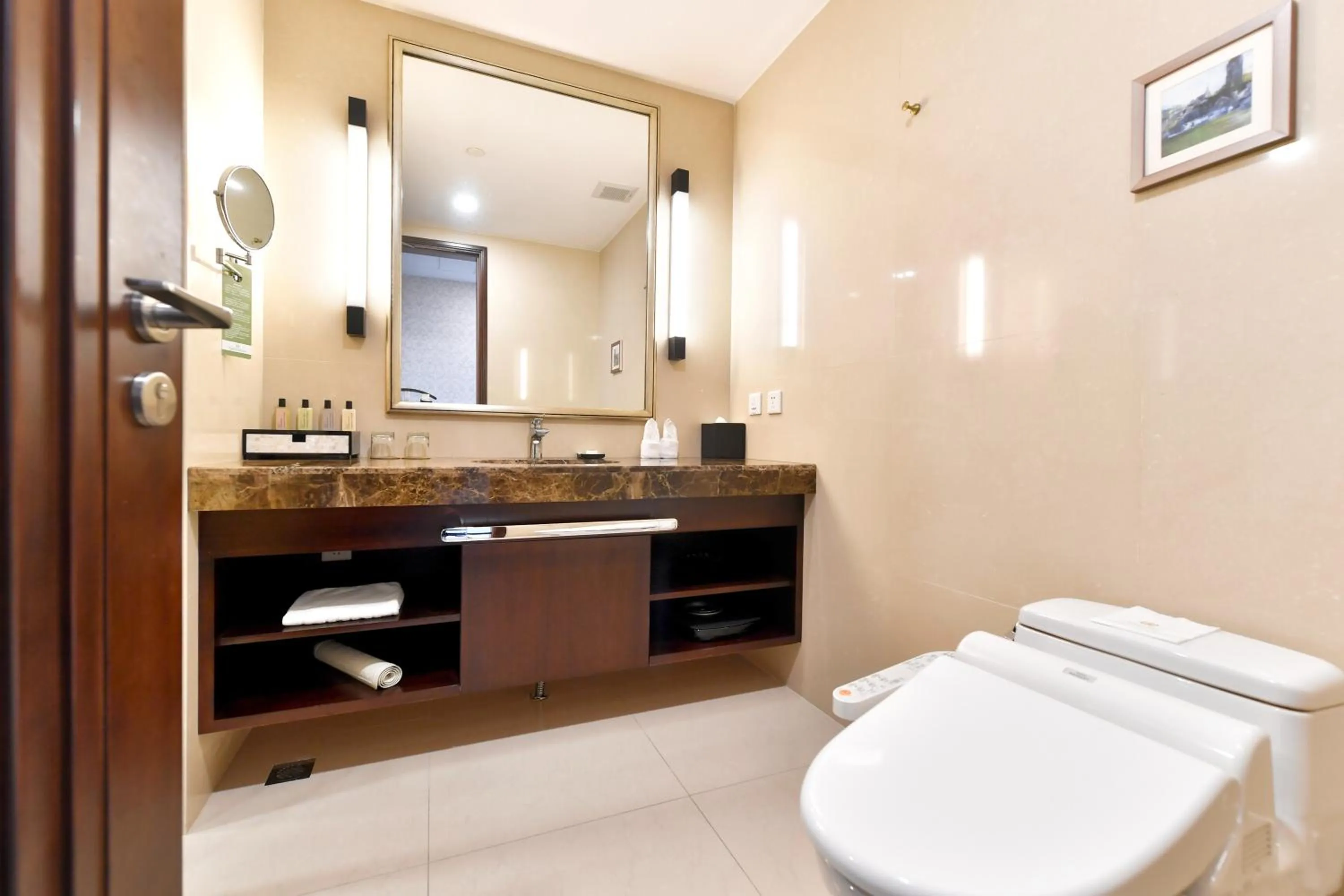 Toilet in Evergreen Laurel Hotel, Shanghai