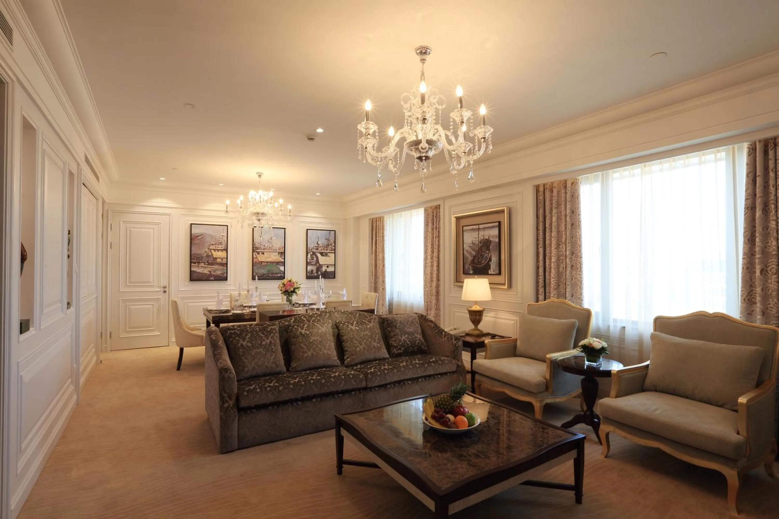 Living room in Evergreen Laurel Hotel, Shanghai