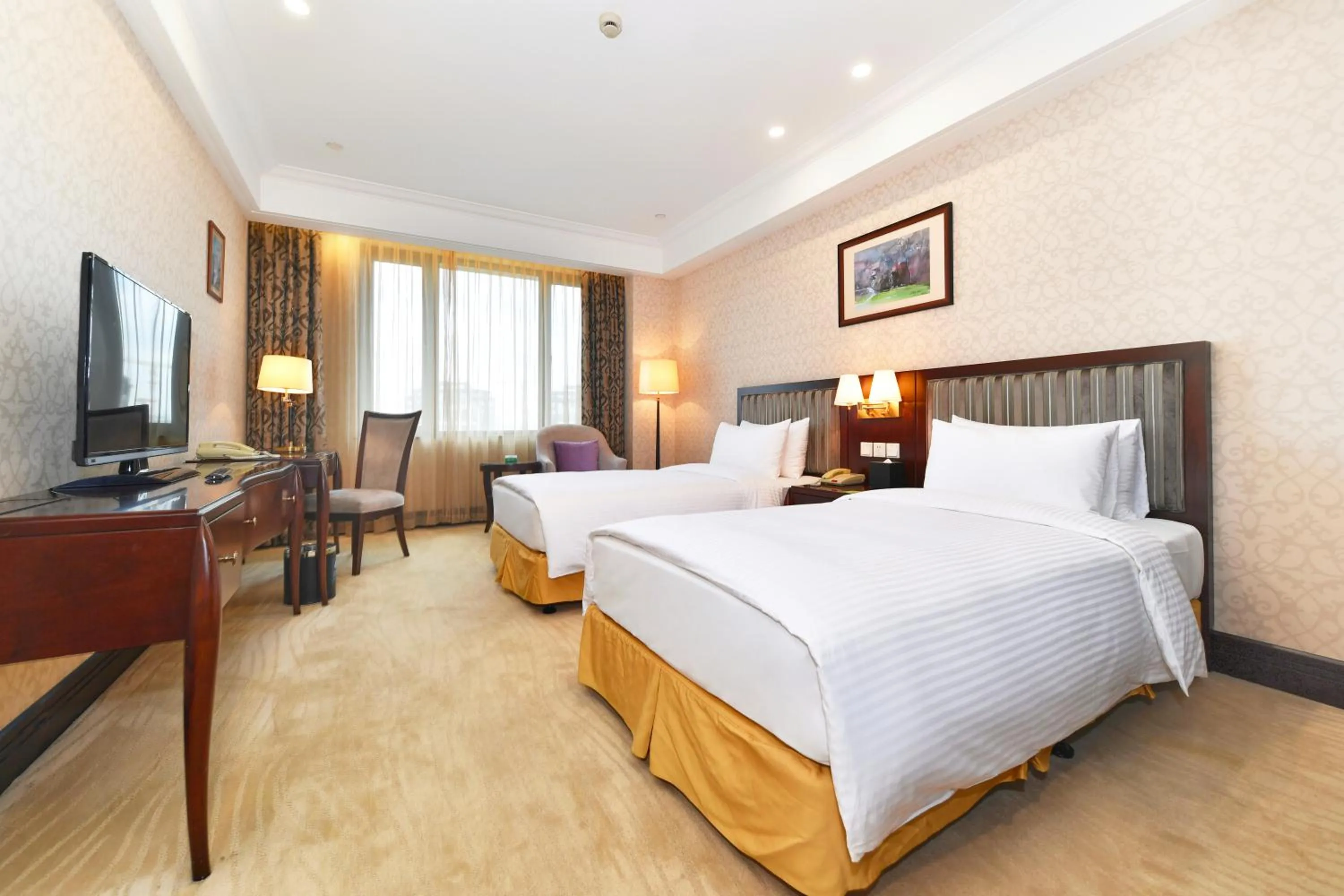 Photo of the whole room, Bed in Evergreen Laurel Hotel, Shanghai