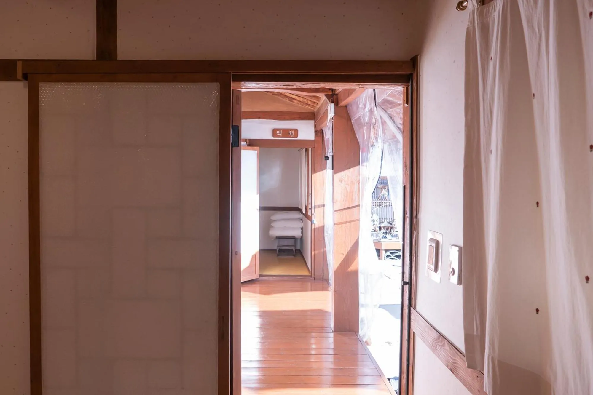 Area and facilities in Hanok Raon