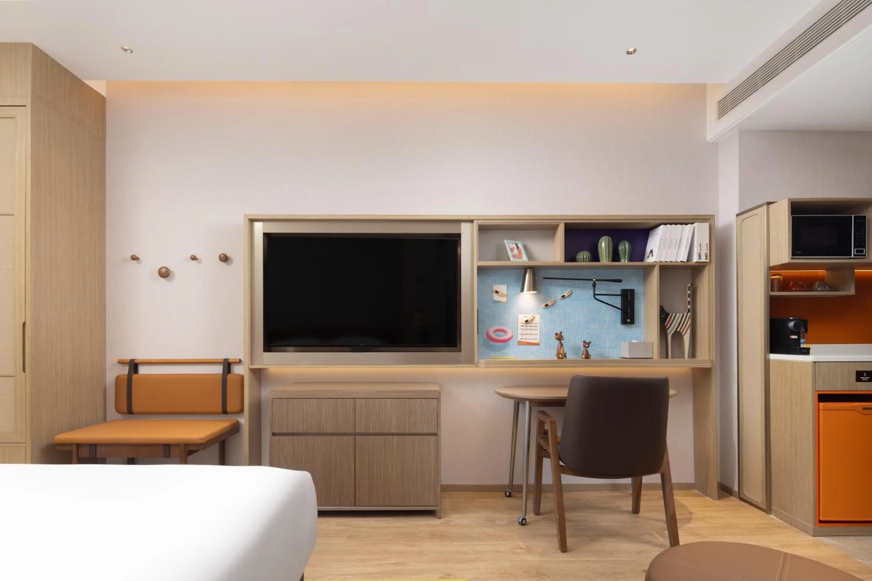 Photo of the whole room in Home2 Suite by Meishan Dongpo