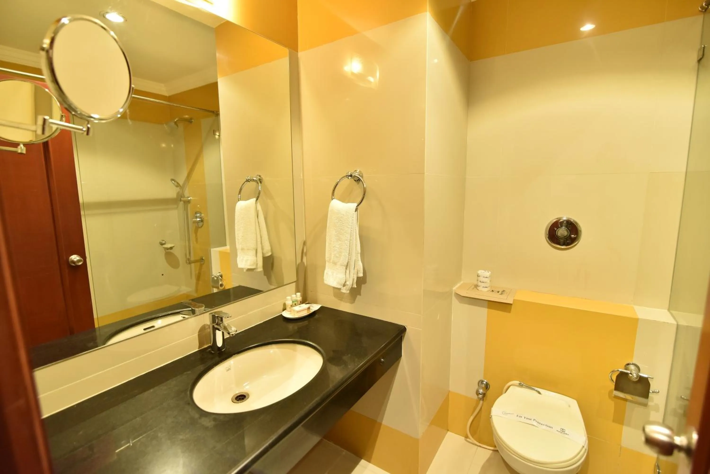 Bathroom in Hotel Niky International