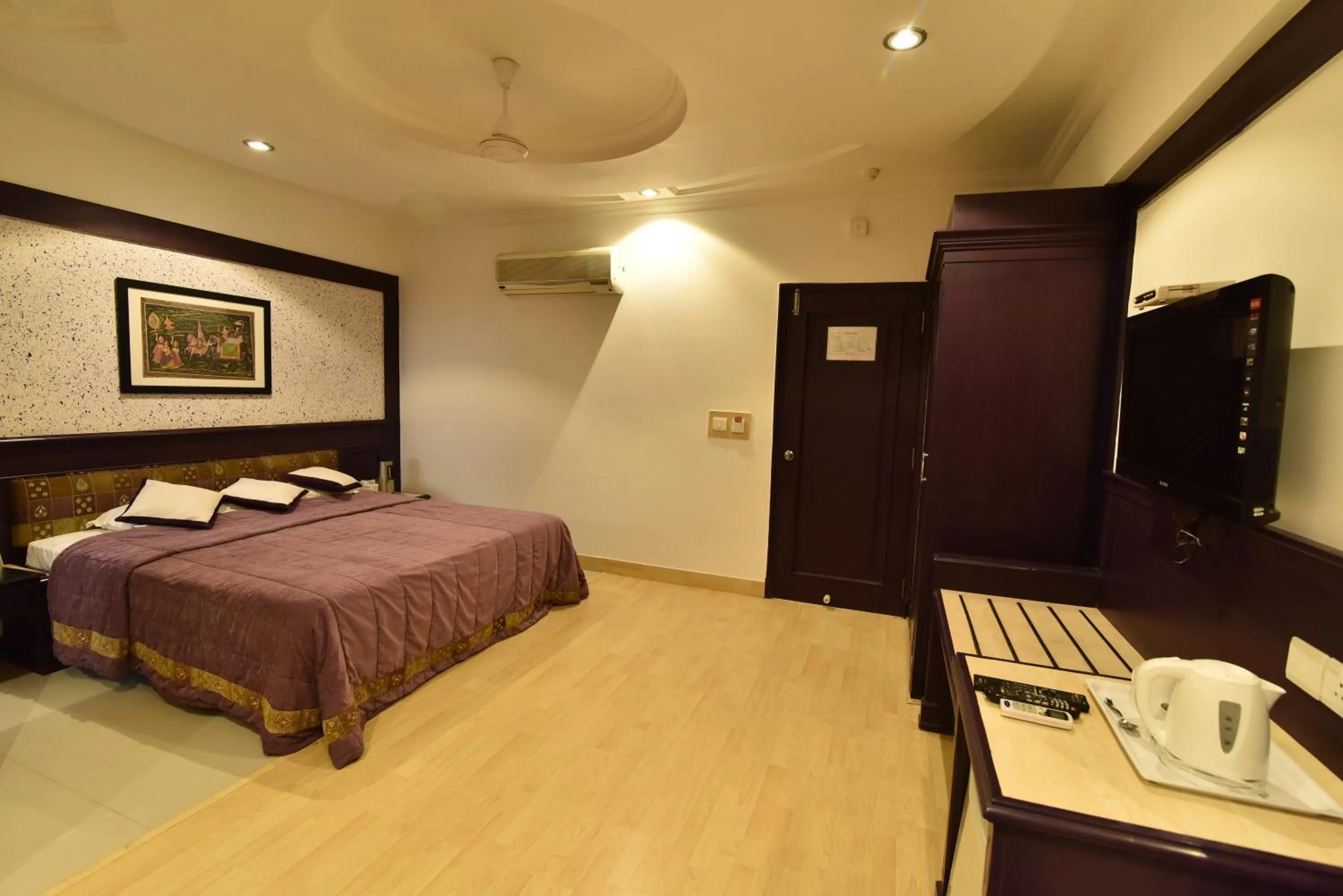 Photo of the whole room, Bed in Hotel Niky International