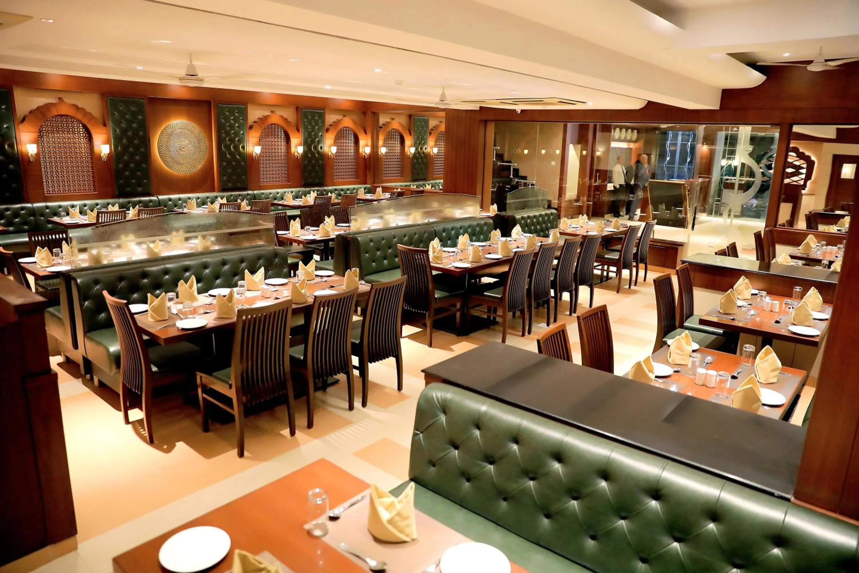 Restaurant/places to eat in Hotel Niky International