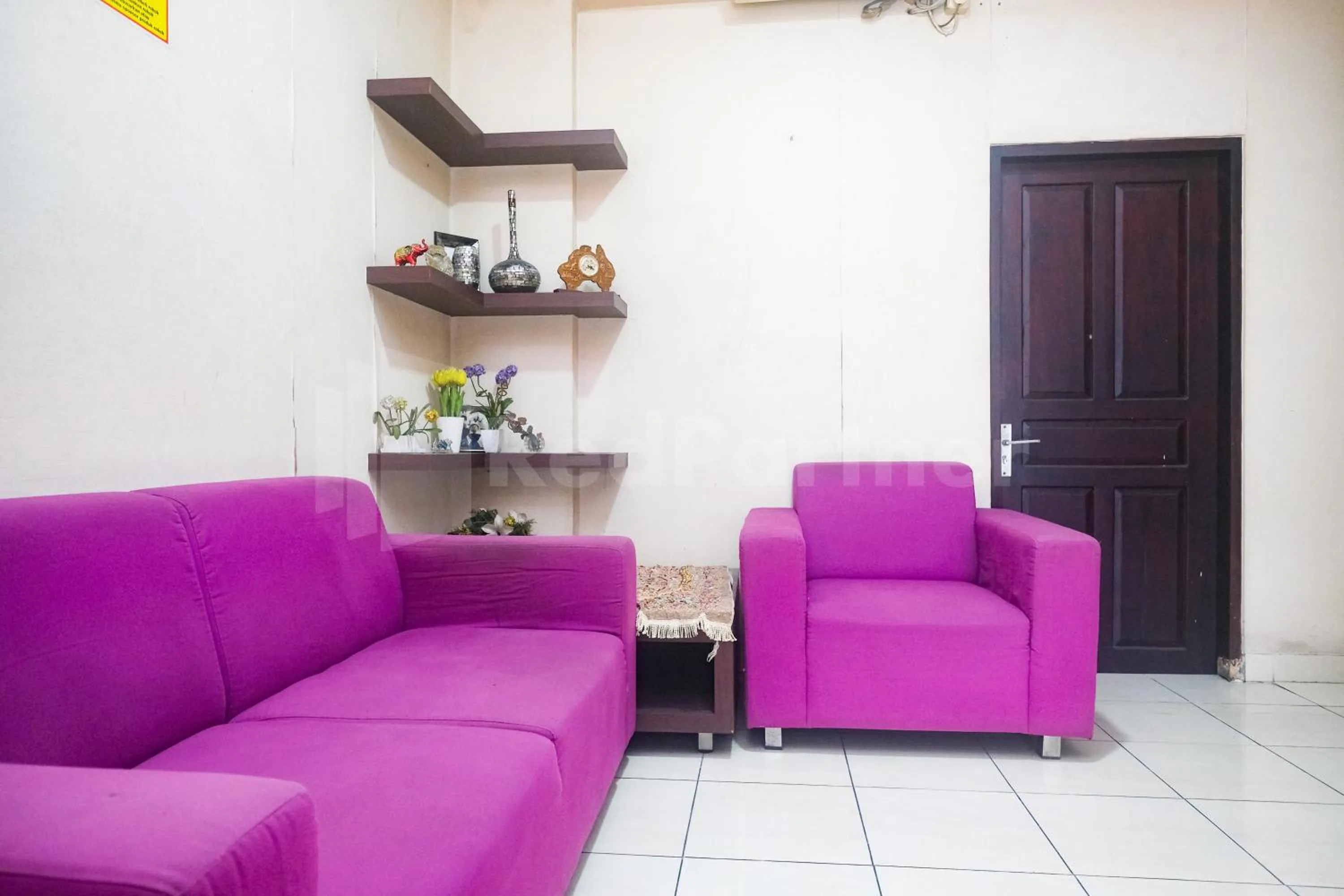 Seating area in Bies Malioboro Hotel RedPartner