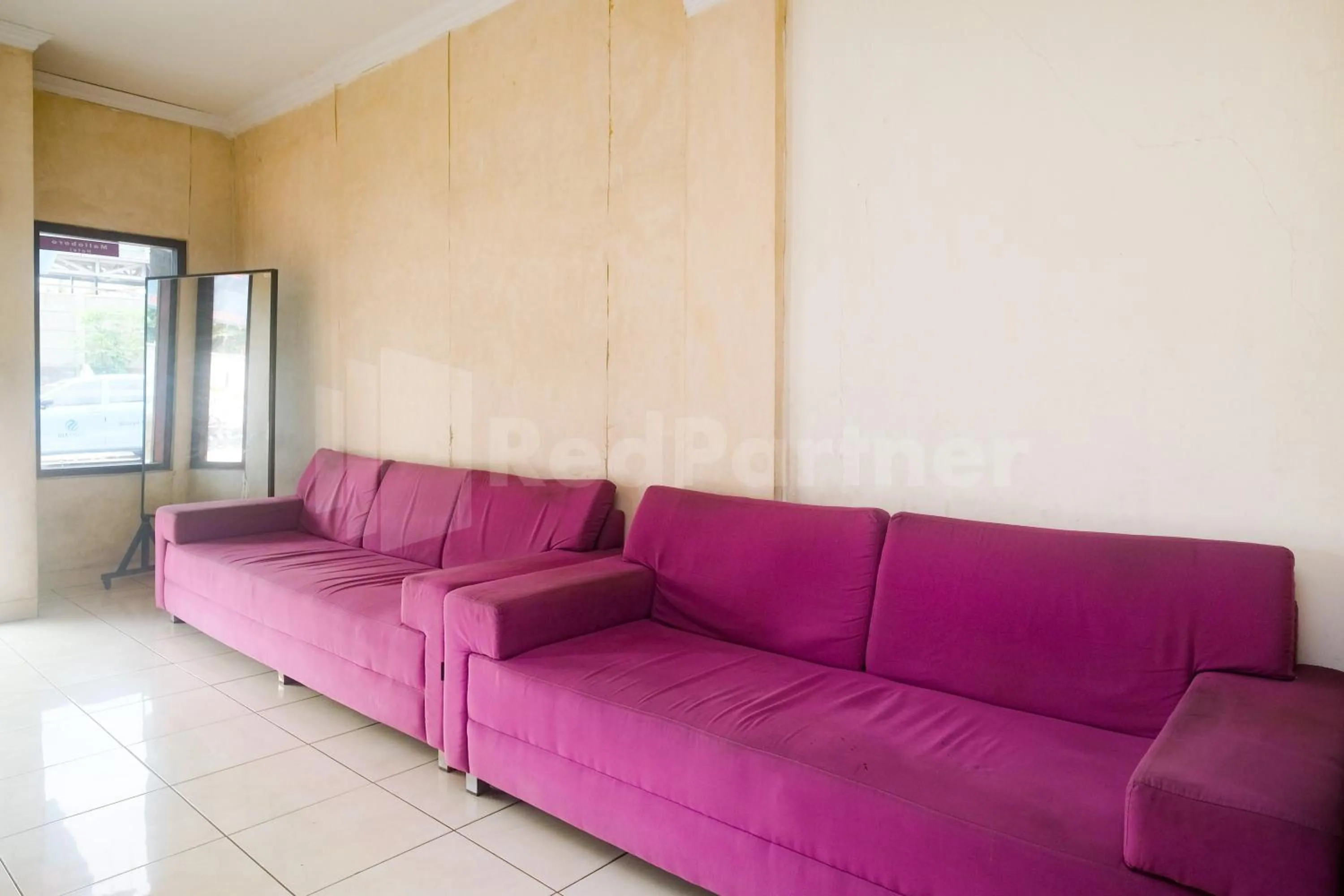 Seating area in Bies Malioboro Hotel RedPartner