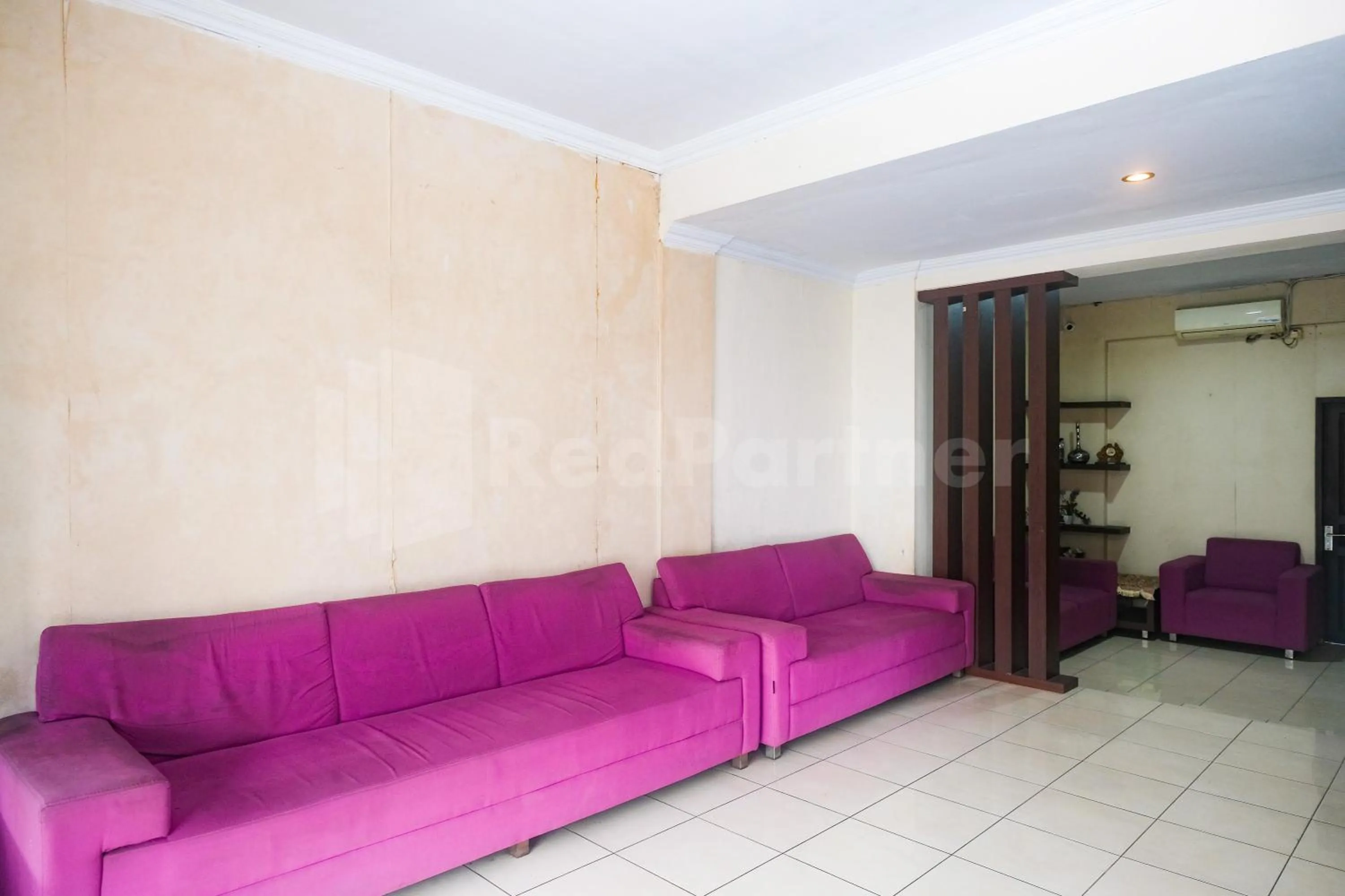 Seating area in Bies Malioboro Hotel RedPartner