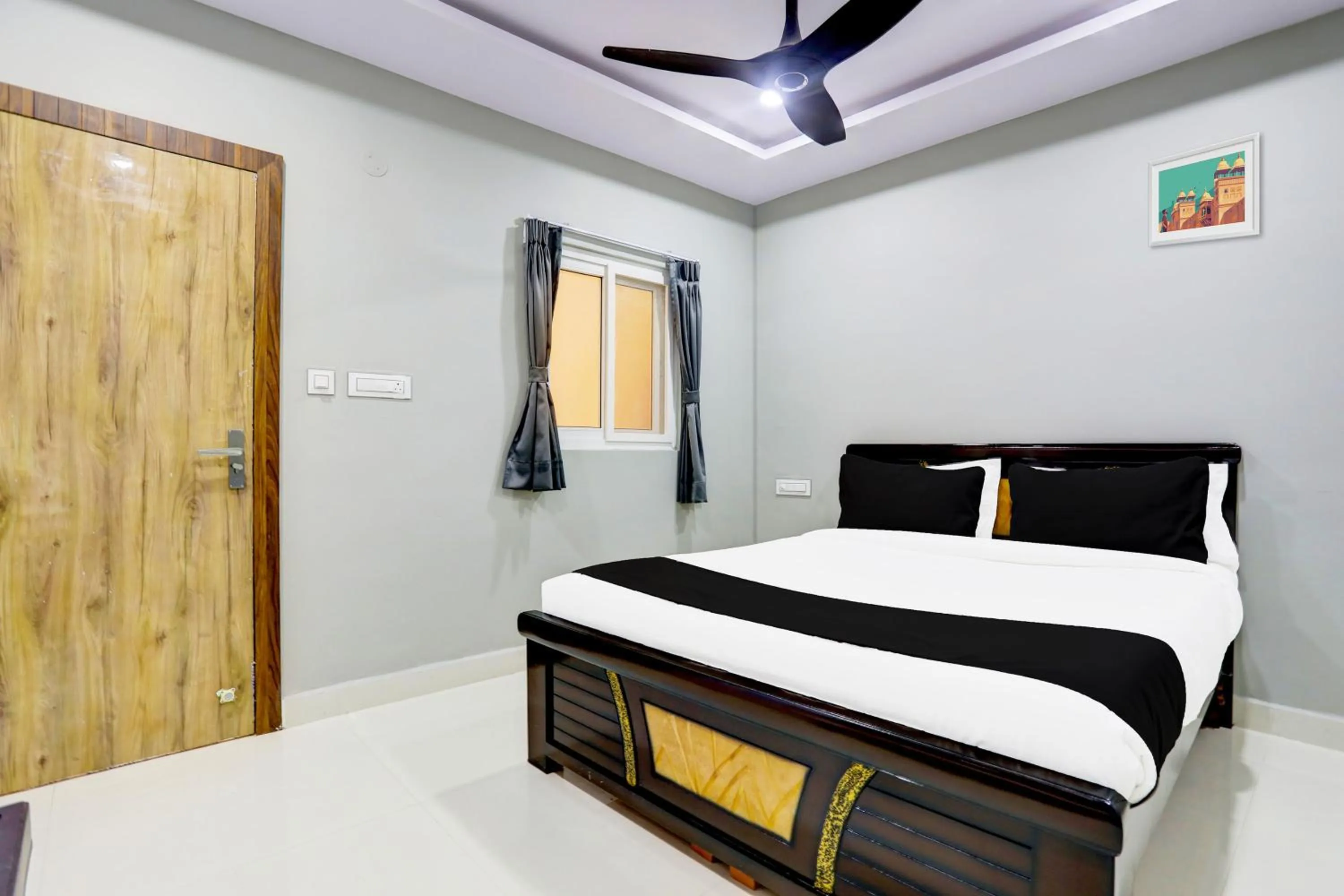 Bedroom in Hotel O Savoy Grand