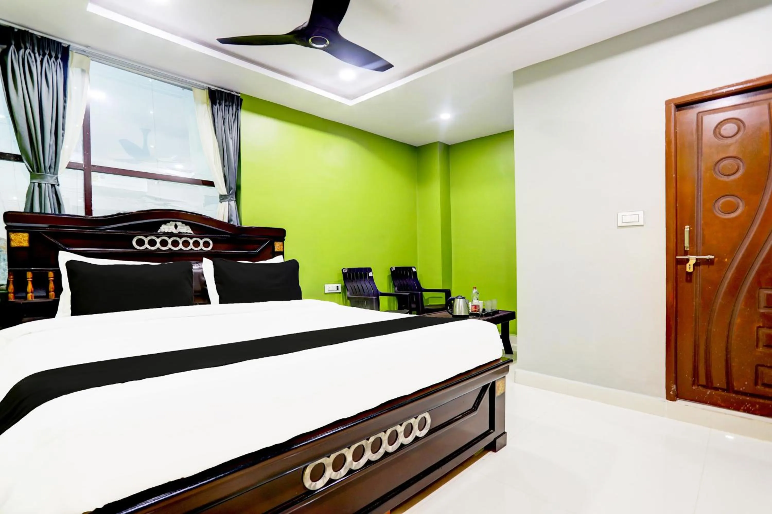 Facade/entrance in Hotel O Savoy Grand