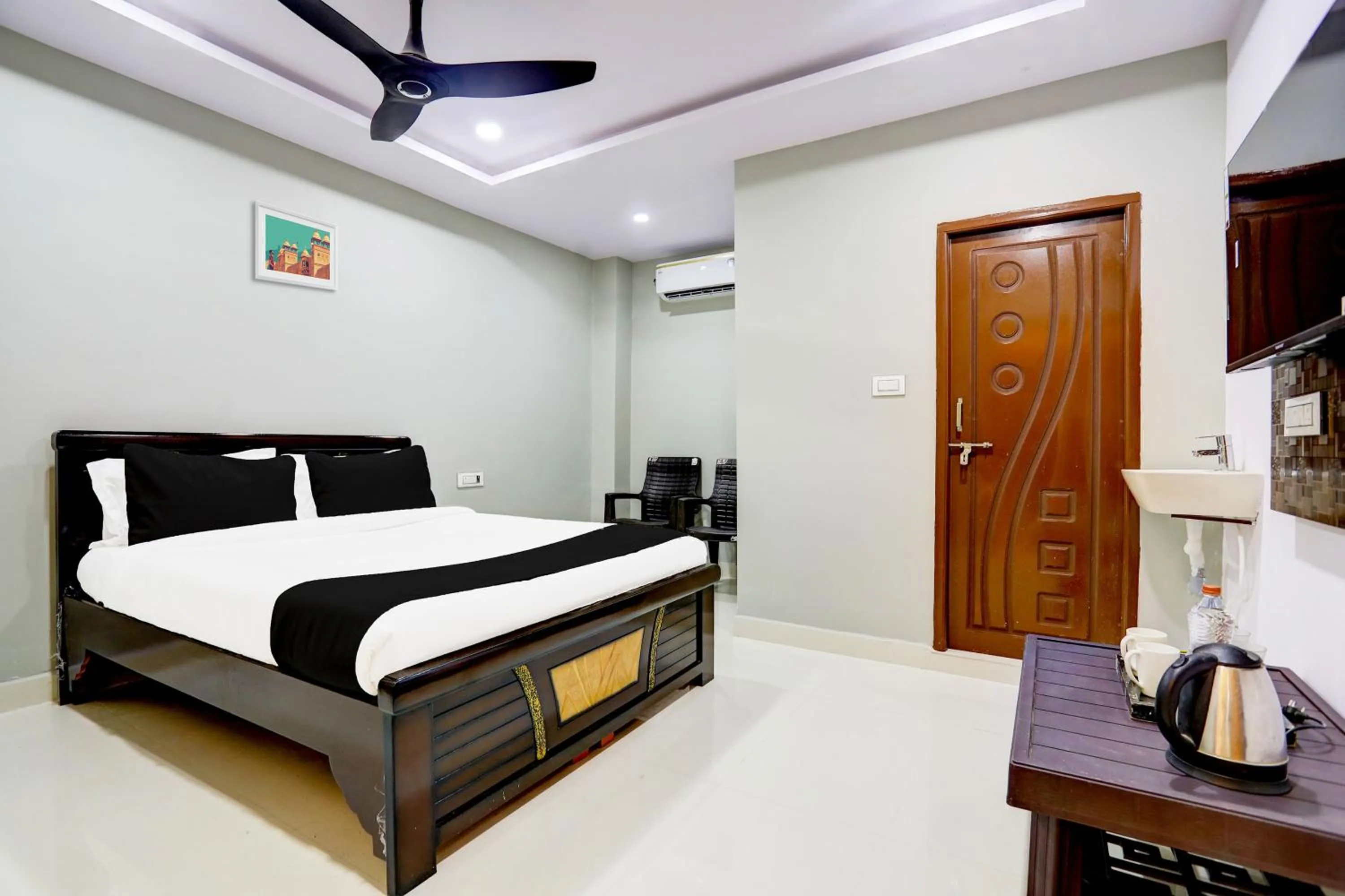 Bedroom in Hotel O Savoy Grand