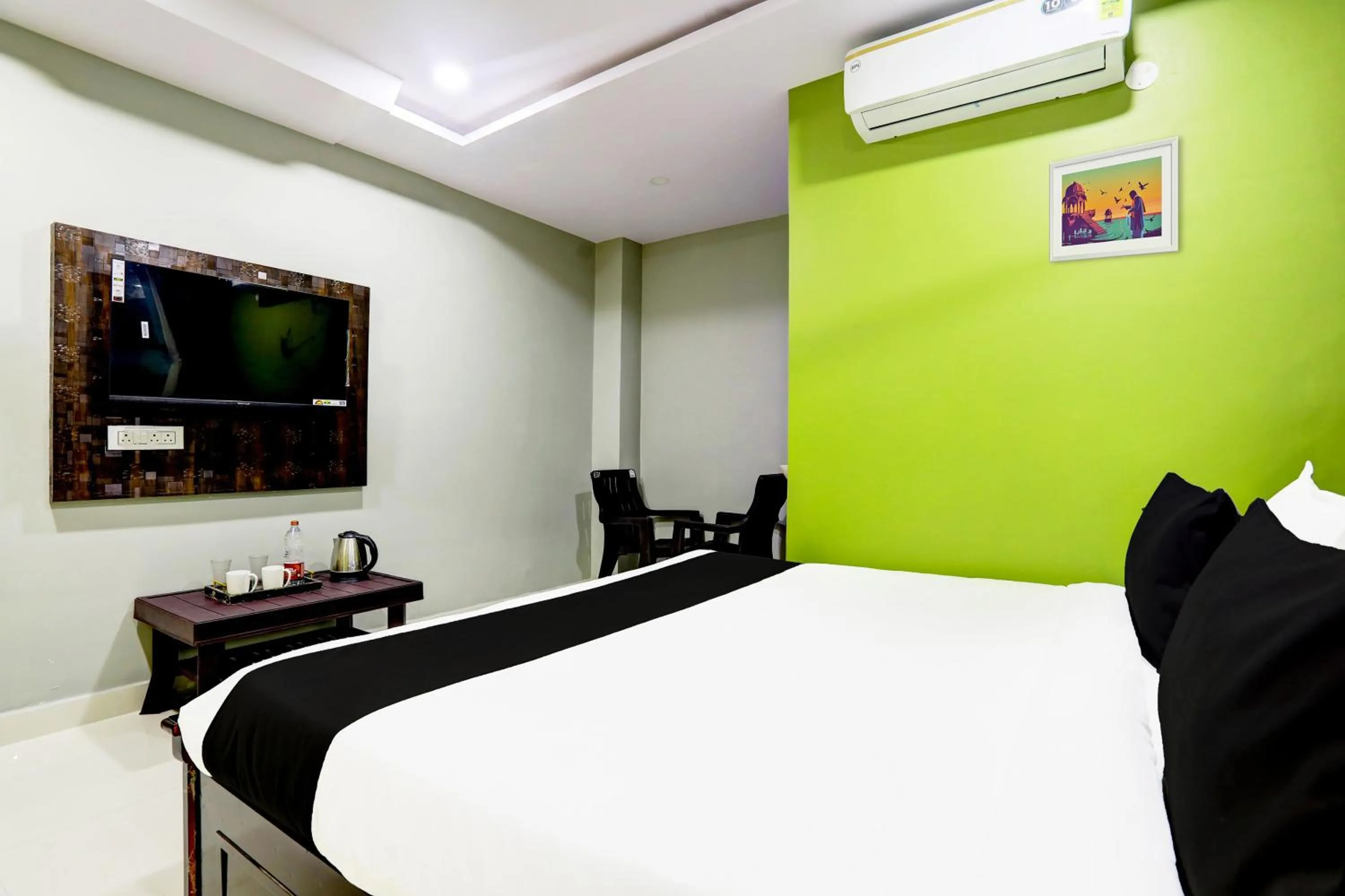 Bedroom in Hotel O Savoy Grand