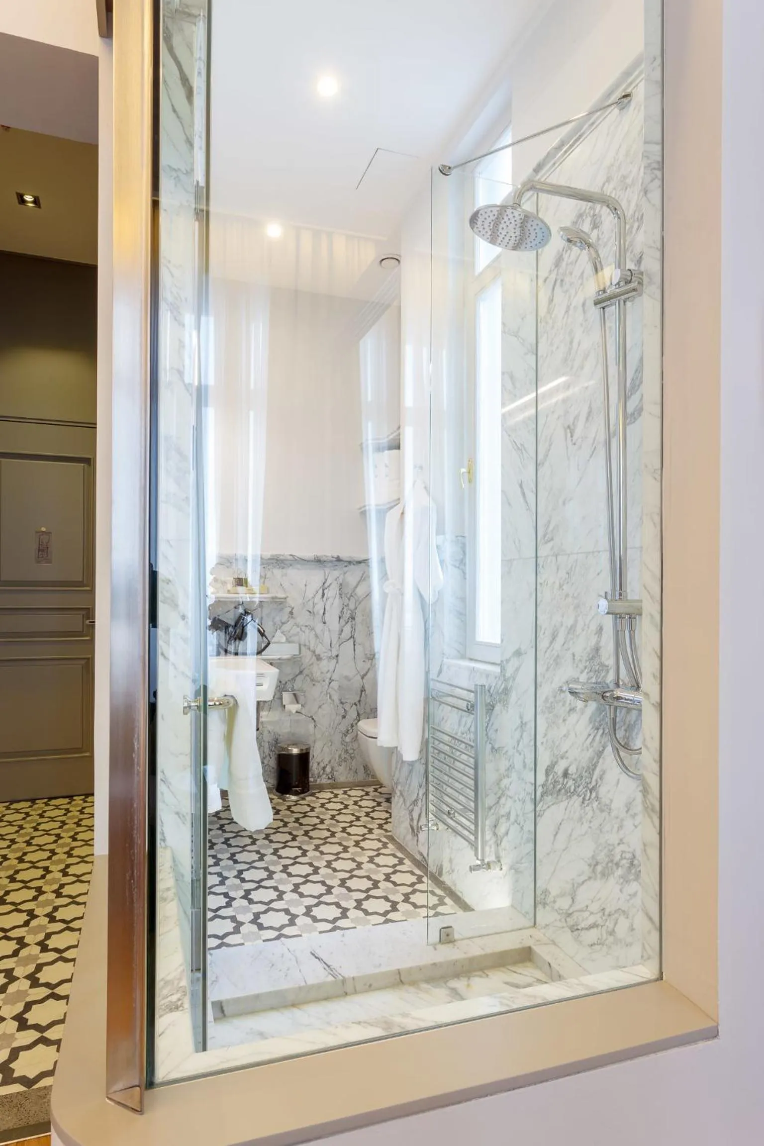 Shower in Ravouna 1906 Bosphorus Istanbul