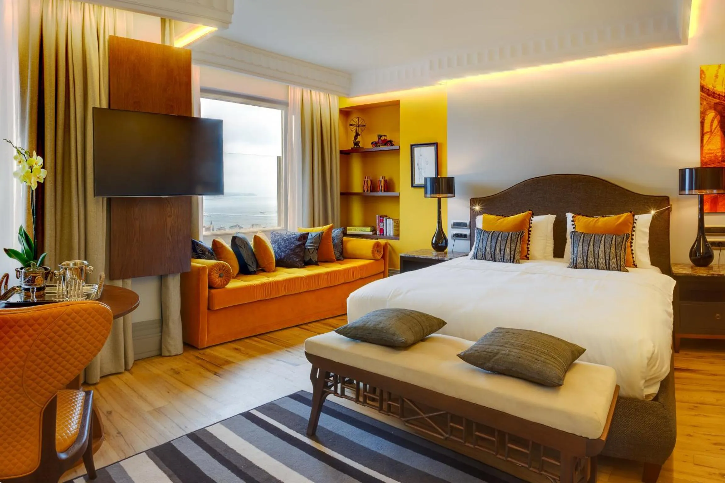 Living room, Bed in Ravouna 1906 Bosphorus Istanbul