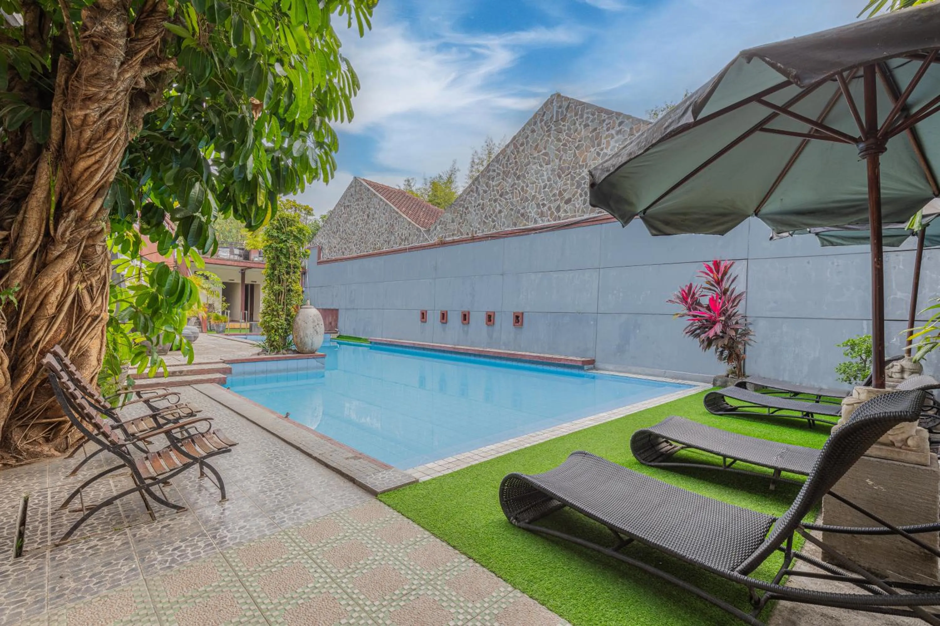 Swimming pool in Pondok Gajah Hotel
