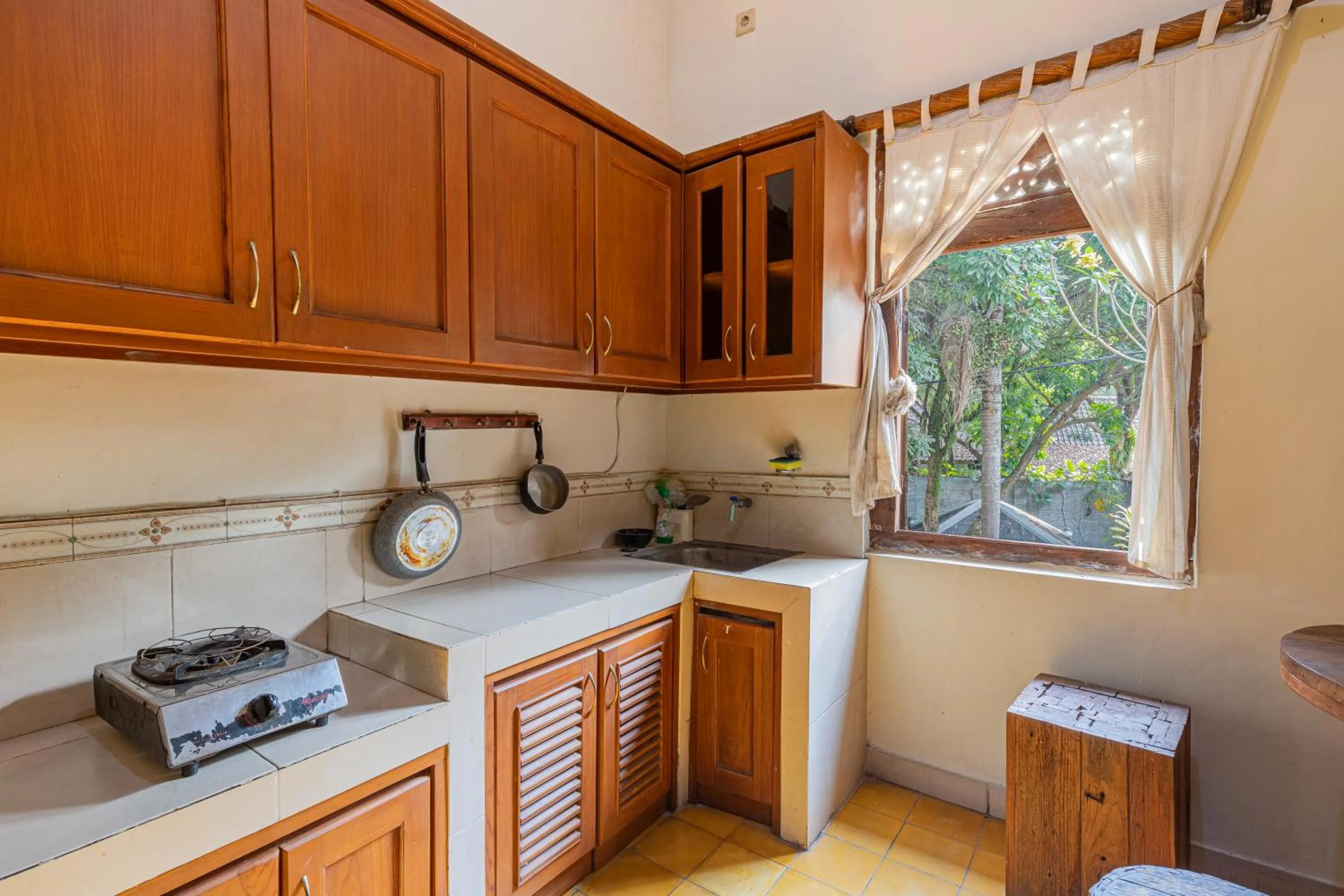 Kitchen or kitchenette in Pondok Gajah Hotel