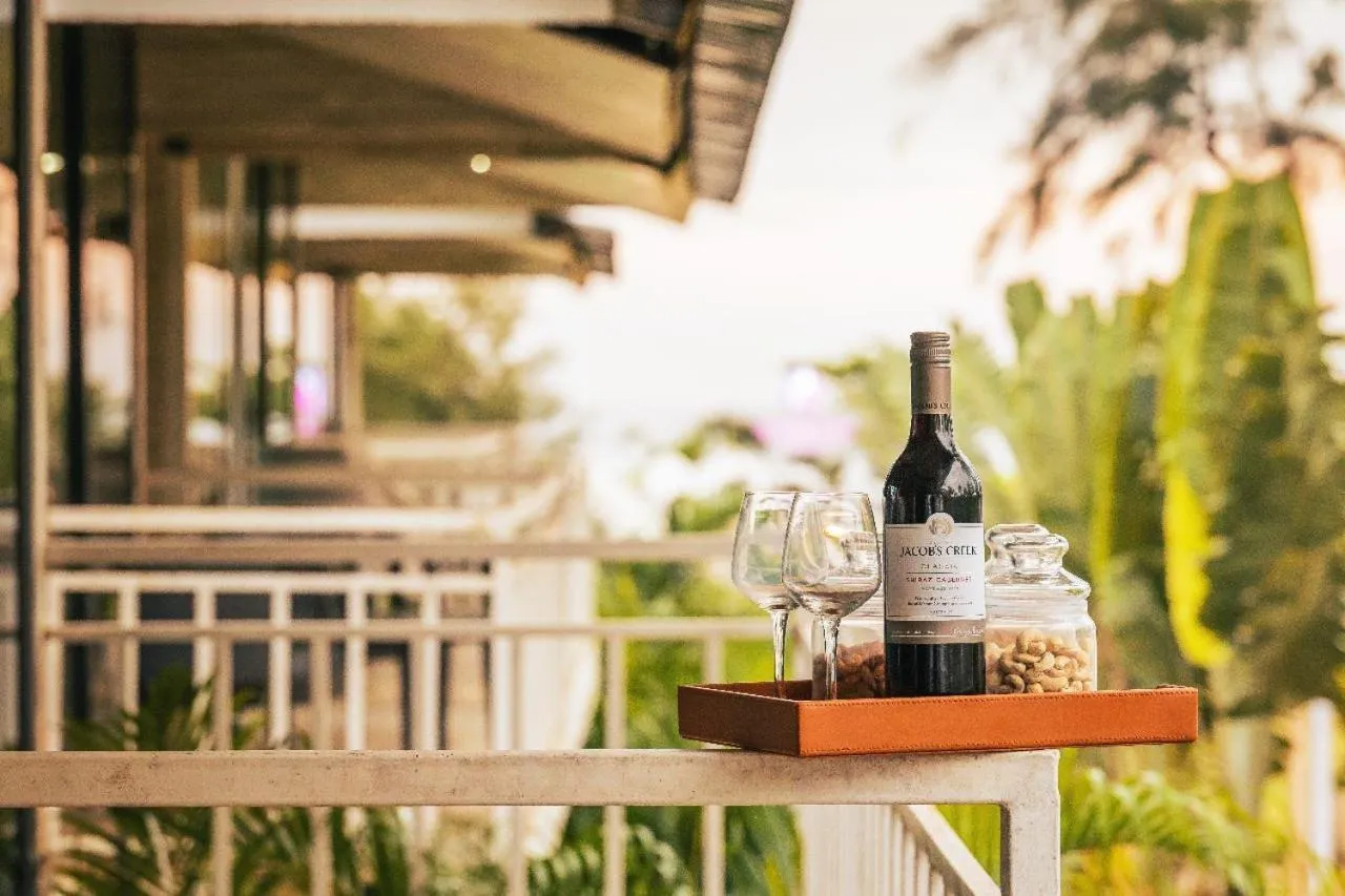 Foxoso La Beach Resort & Spa