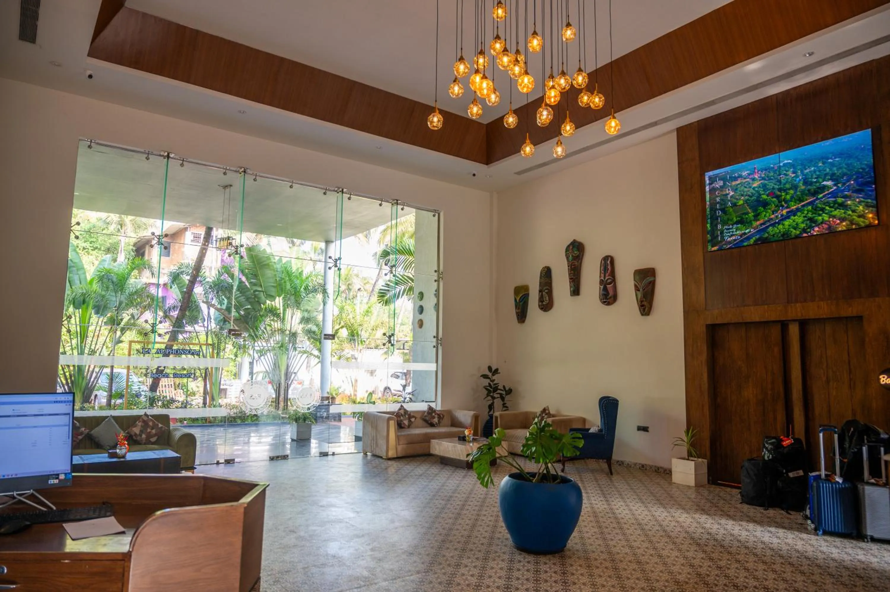 Foxoso La Beach Resort & Spa