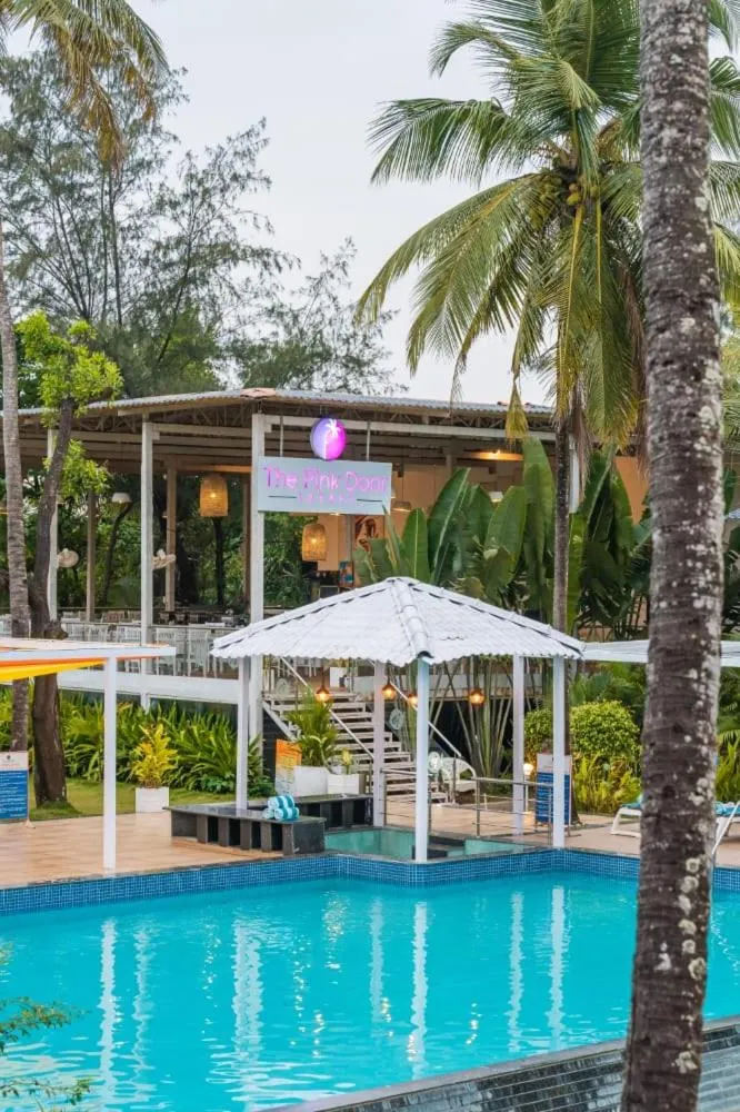 Swimming pool in Foxoso La Beach Resort & Spa