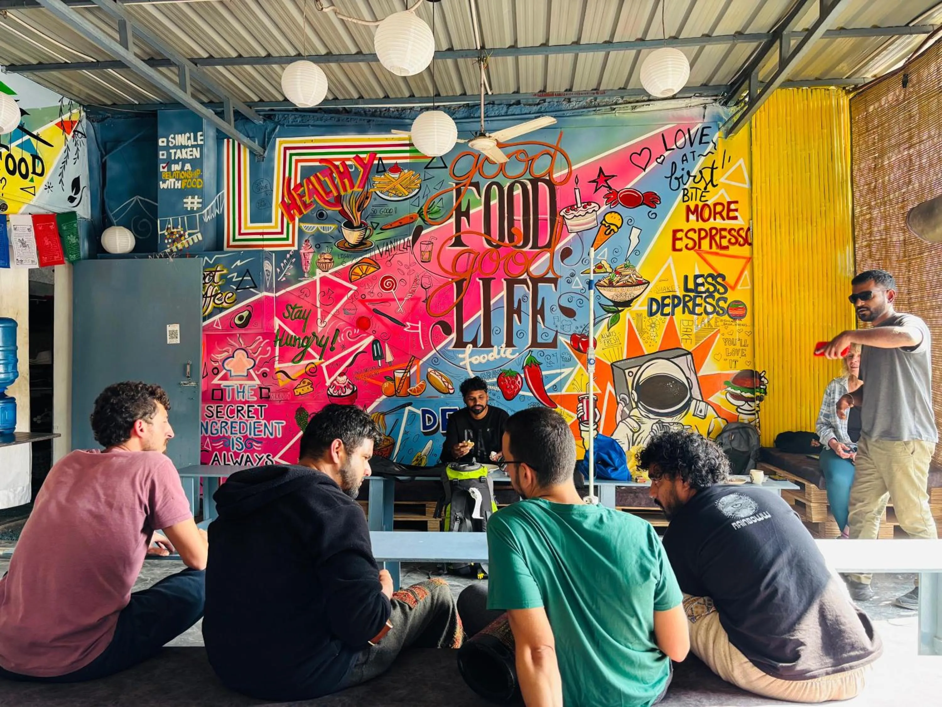 Restaurant/places to eat in Urban Loft Hostel