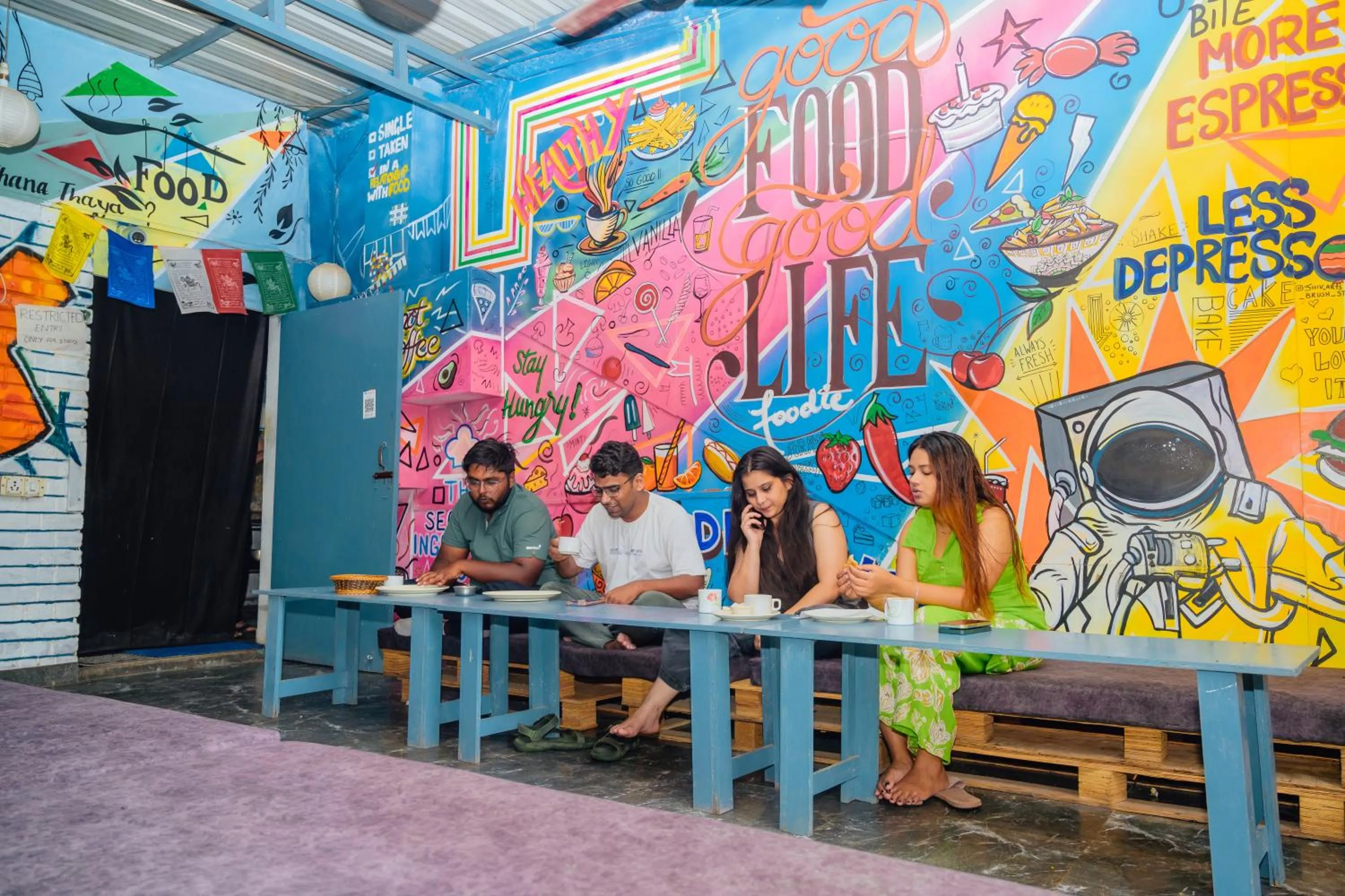 Restaurant/places to eat in Urban Loft Hostel