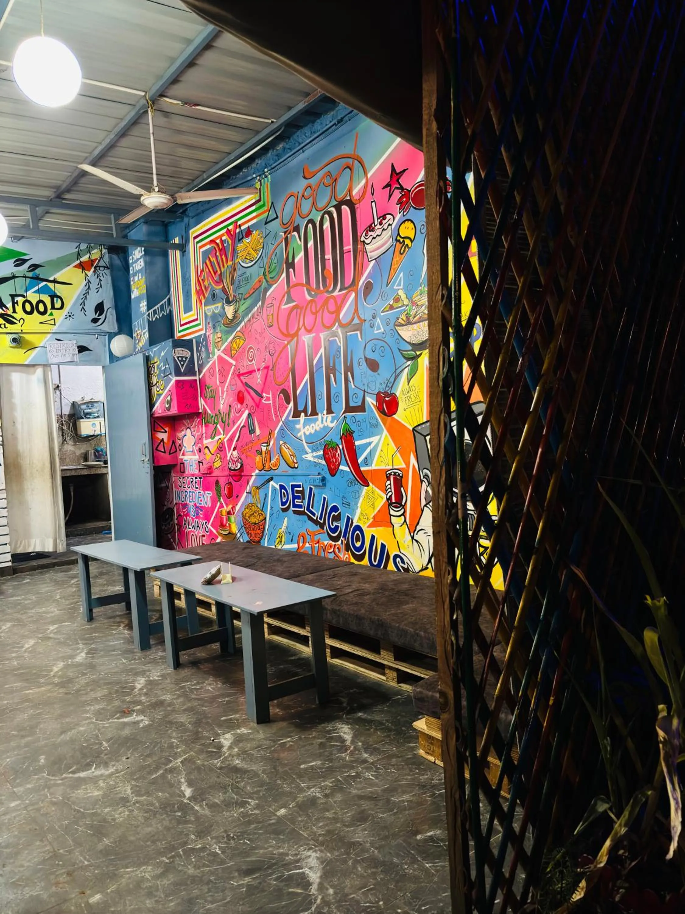 Restaurant/places to eat in Urban Loft Hostel