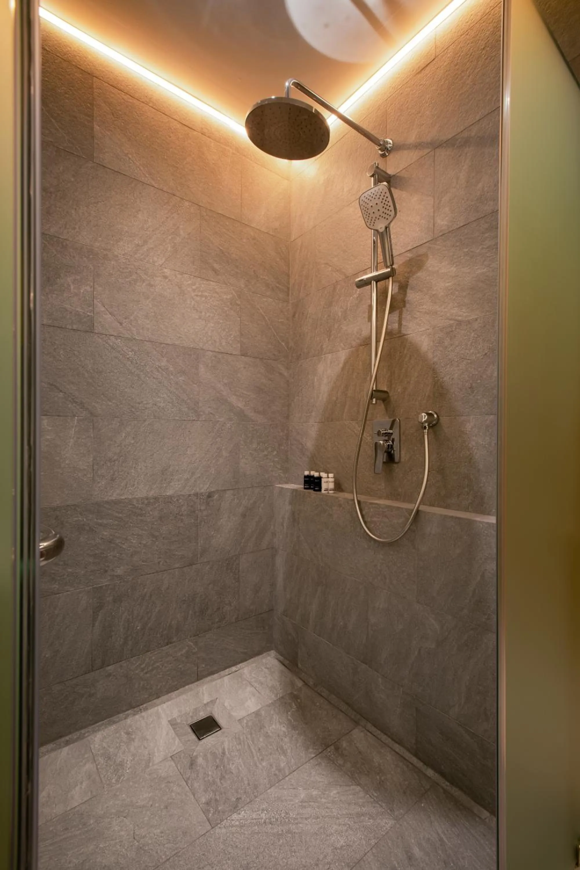 Shower in Pino Latte Khao Kho