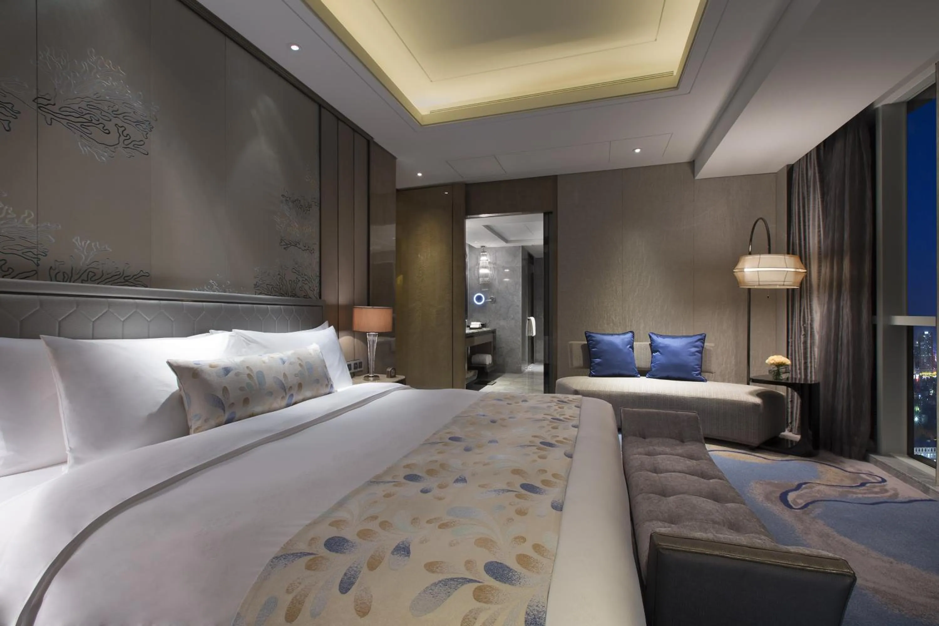 Photo of the whole room, Bed in Pullman Yantai Center