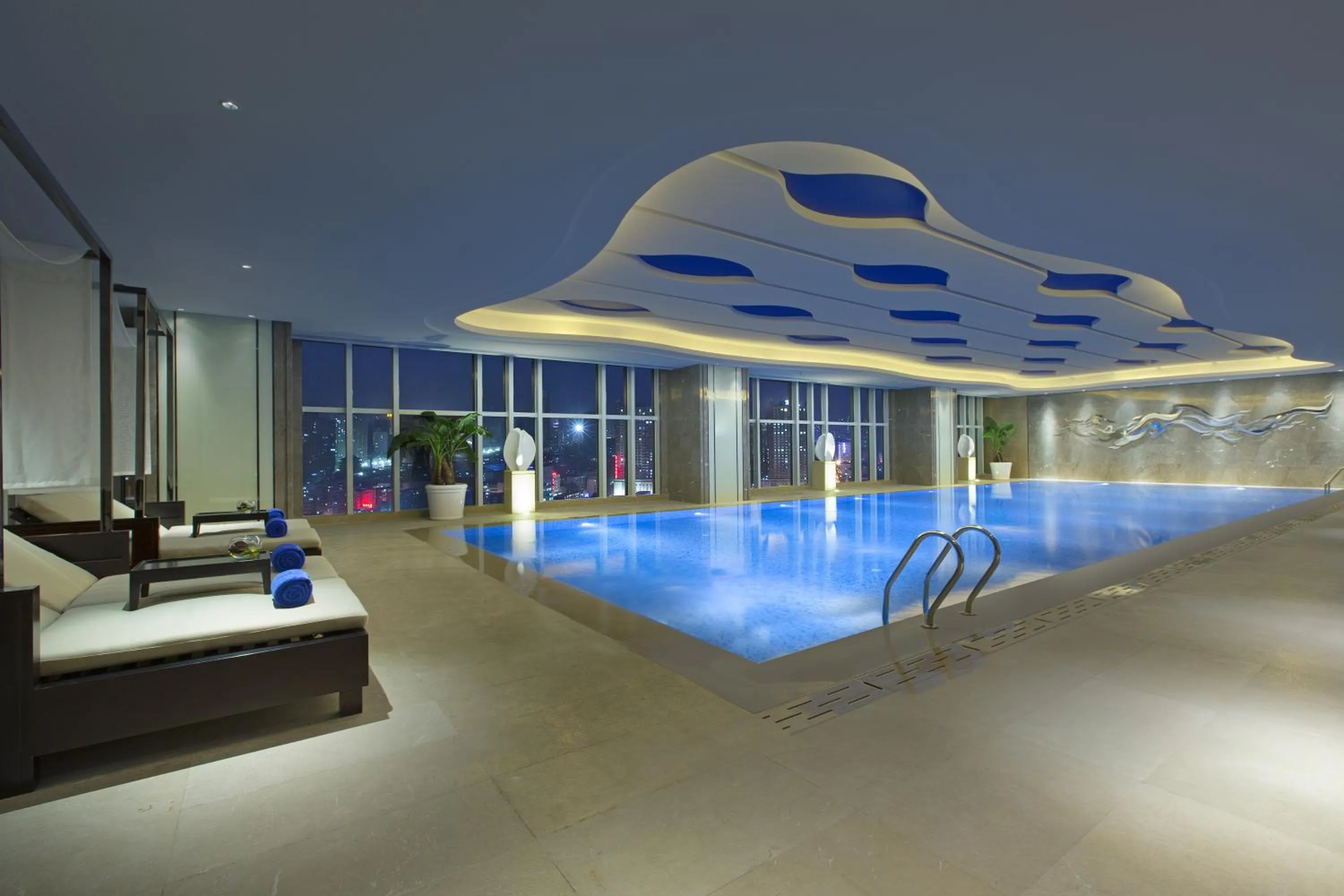 Swimming pool in Pullman Yantai Center