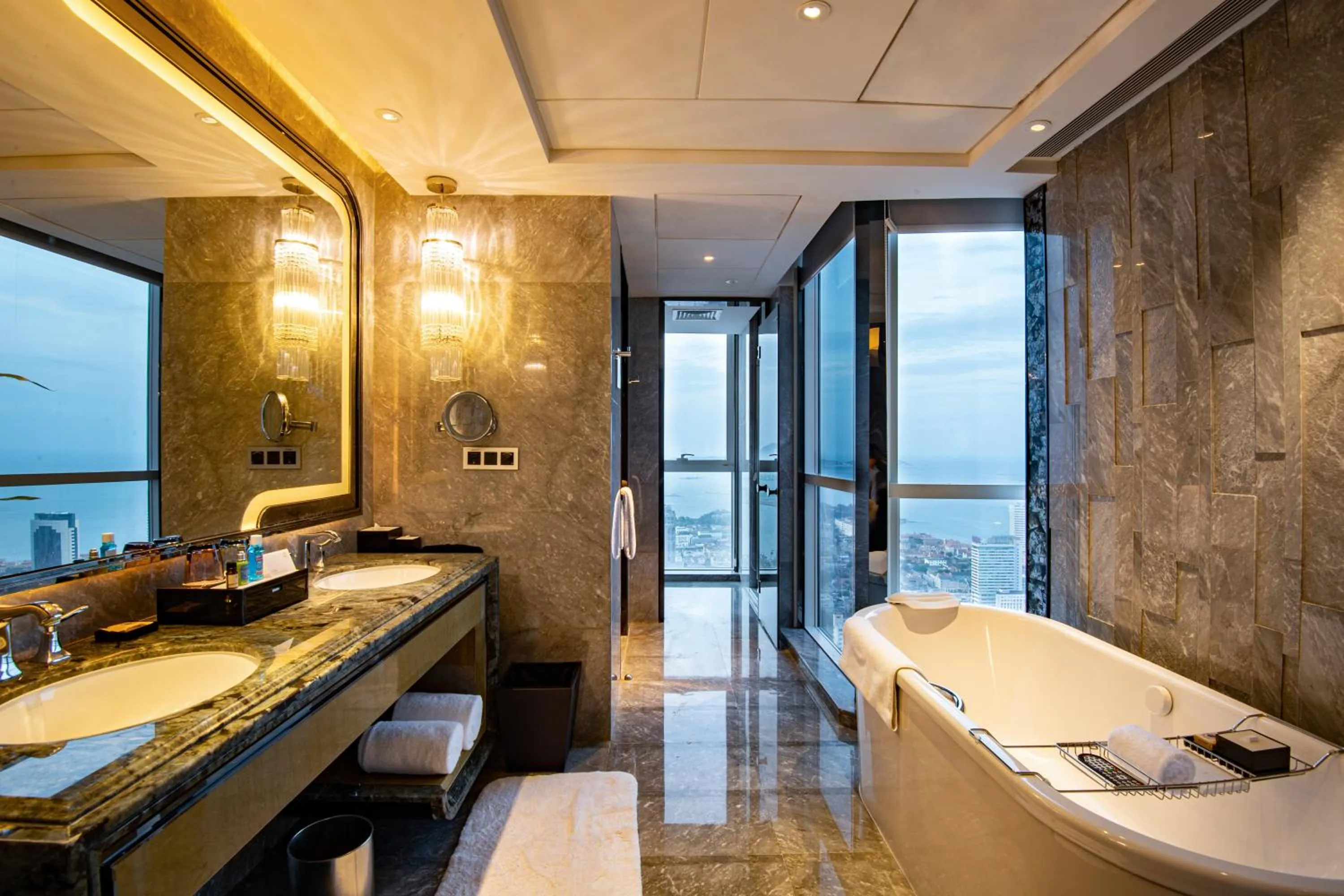 Toilet in Pullman Yantai Center