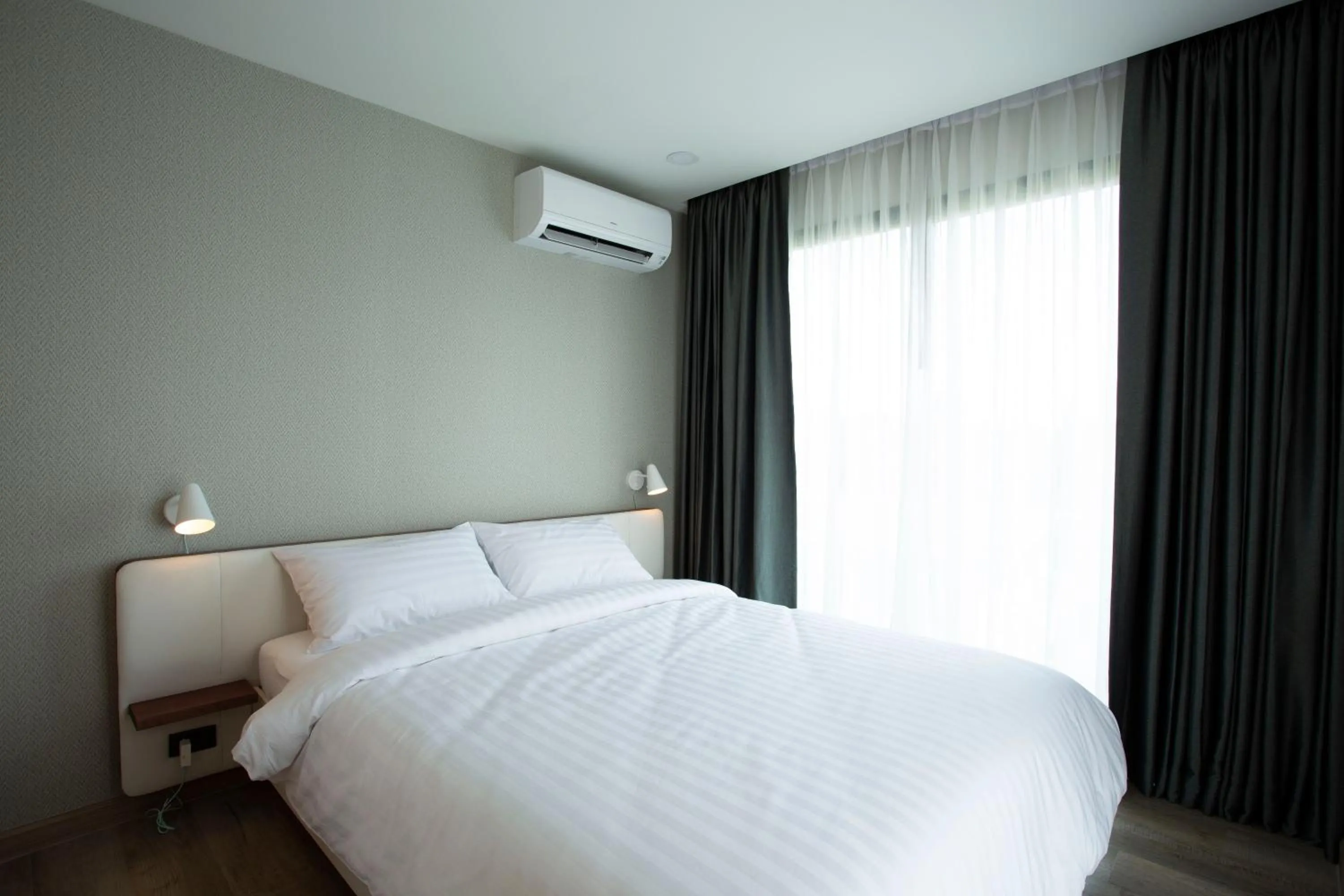 Bedroom, Bed in Parrish Serviced Apartment