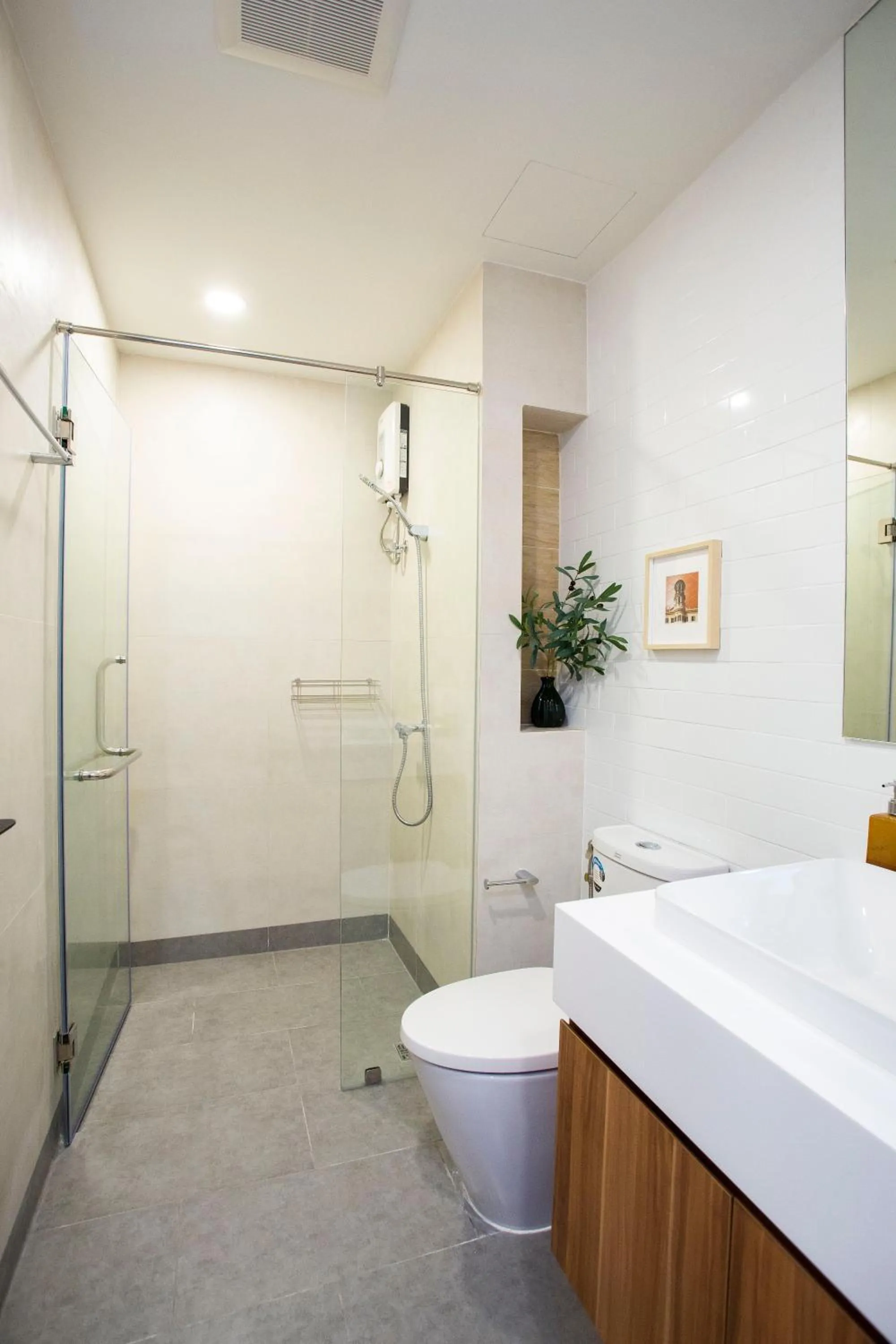 Shower in Parrish Serviced Apartment