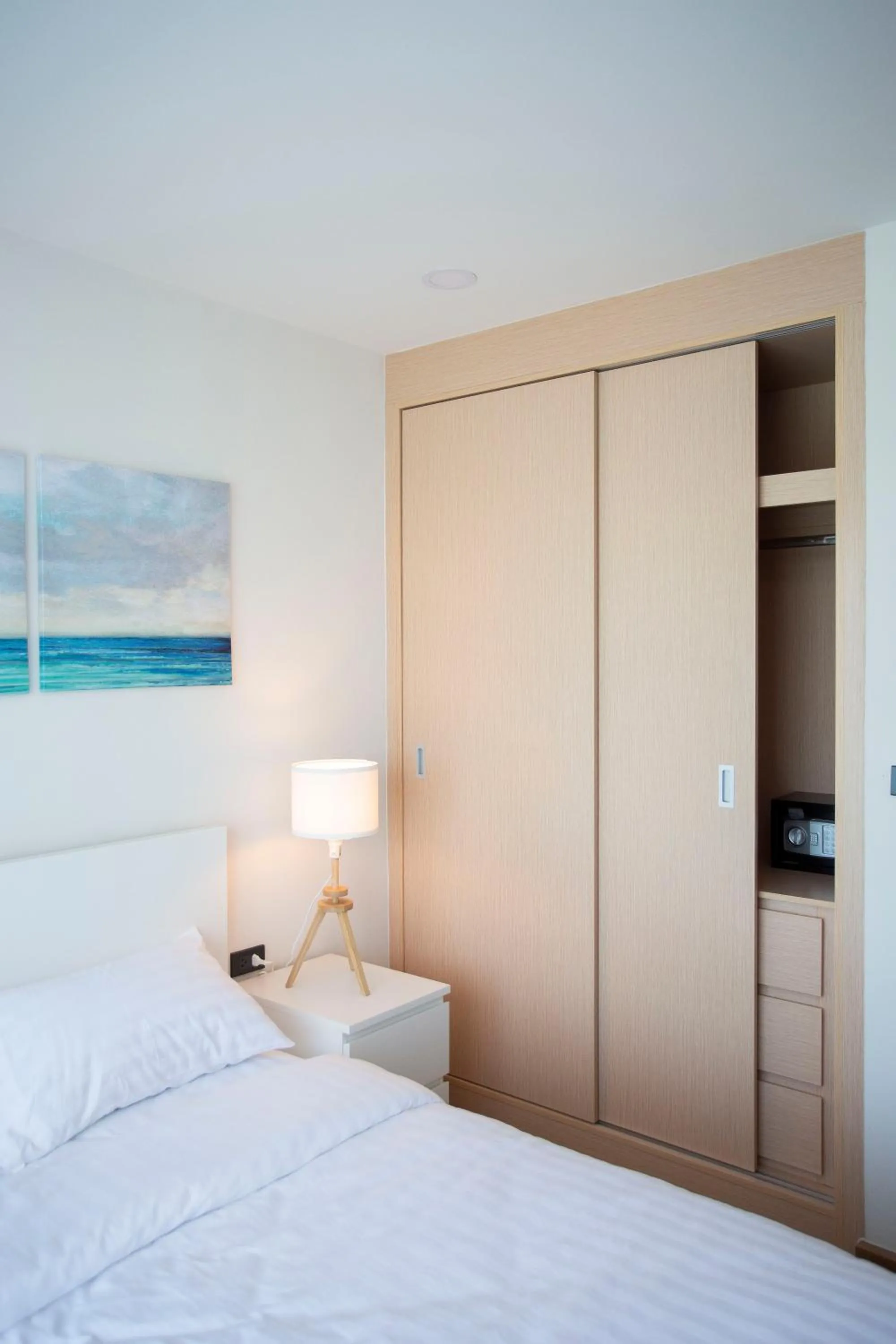 Bedroom, Bed in Parrish Serviced Apartment